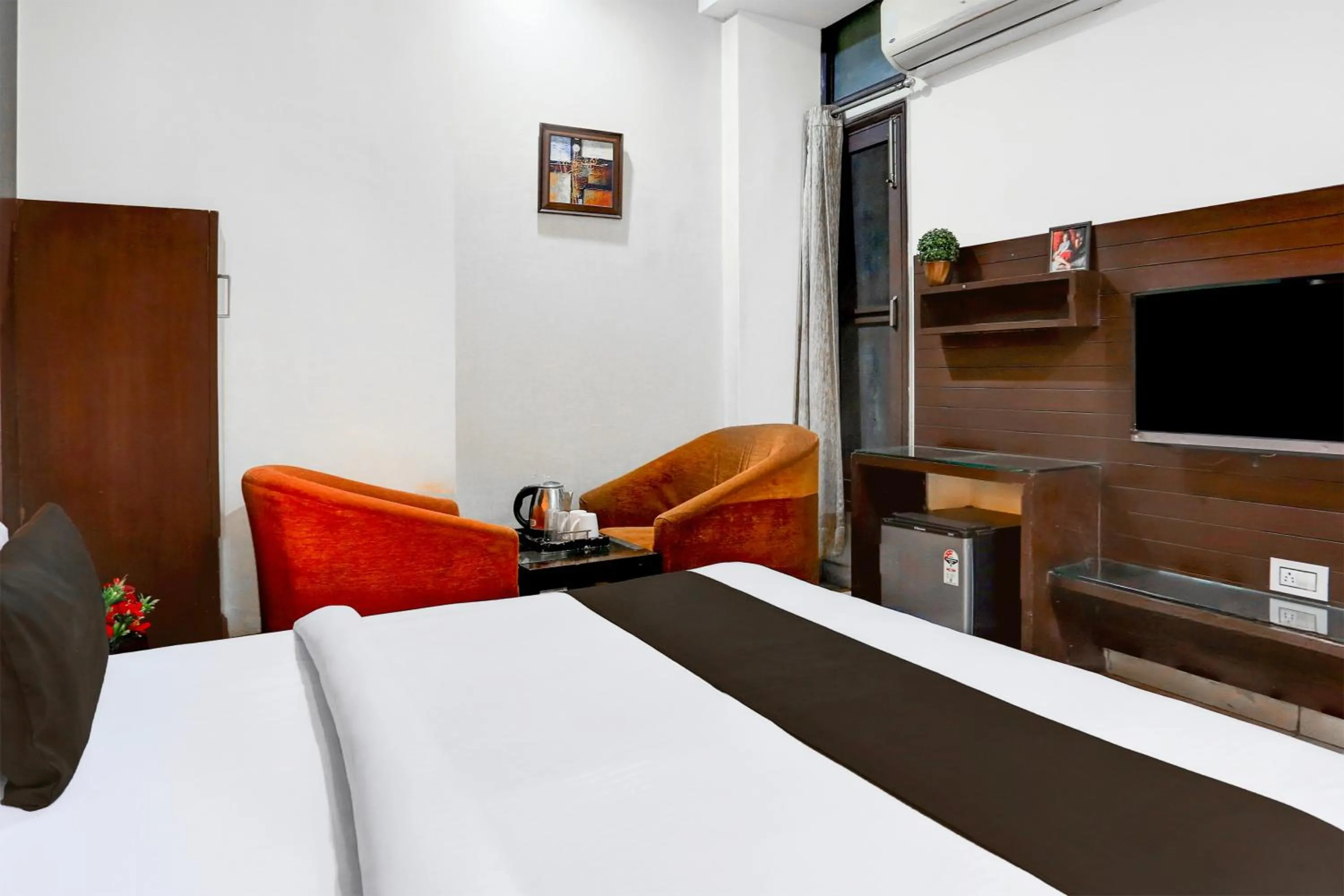 Bedroom, Bed in Super Collection O Railway Station Road Near Clock Tower