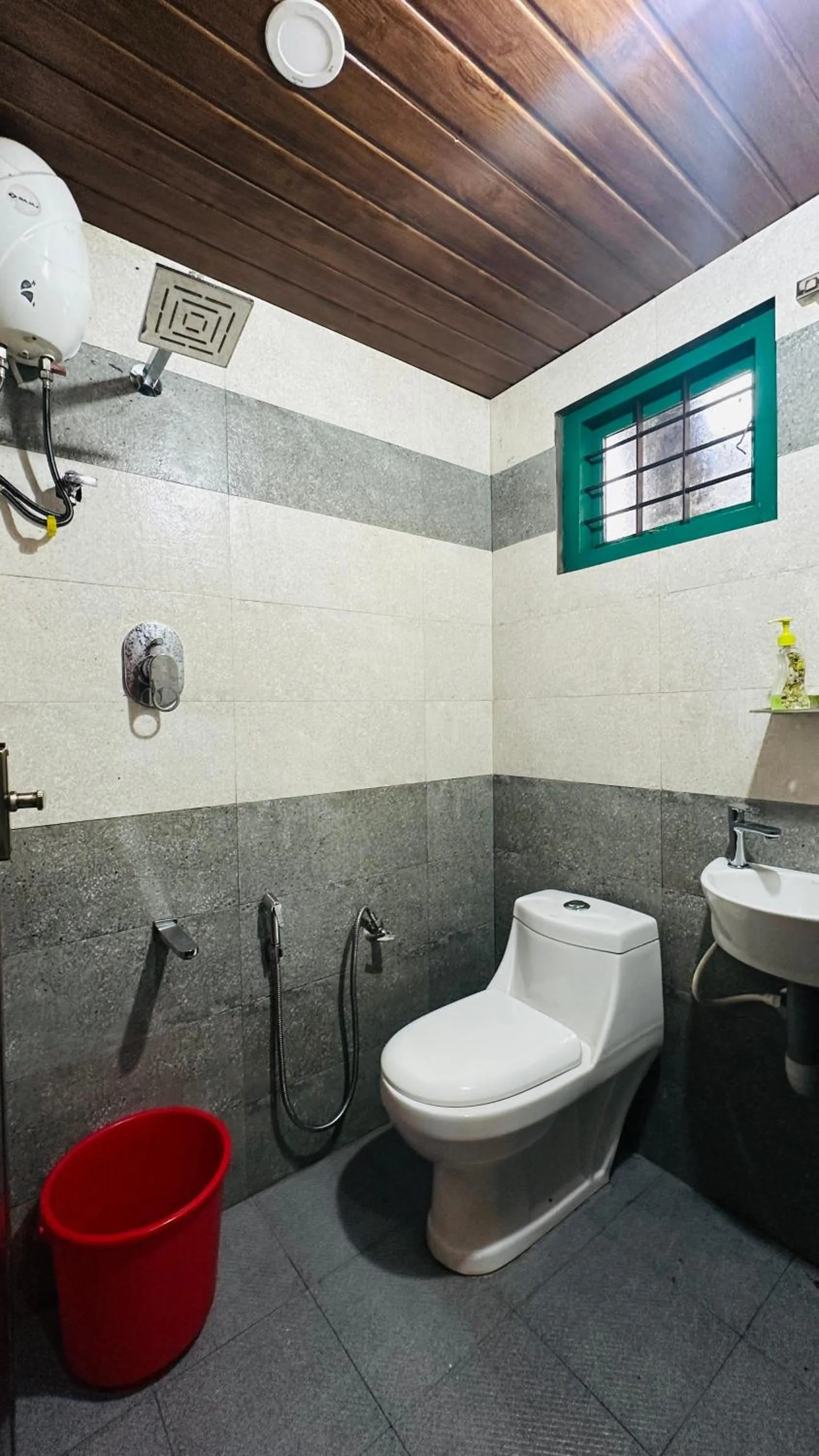 Shower in Jmount Vagamon Resort