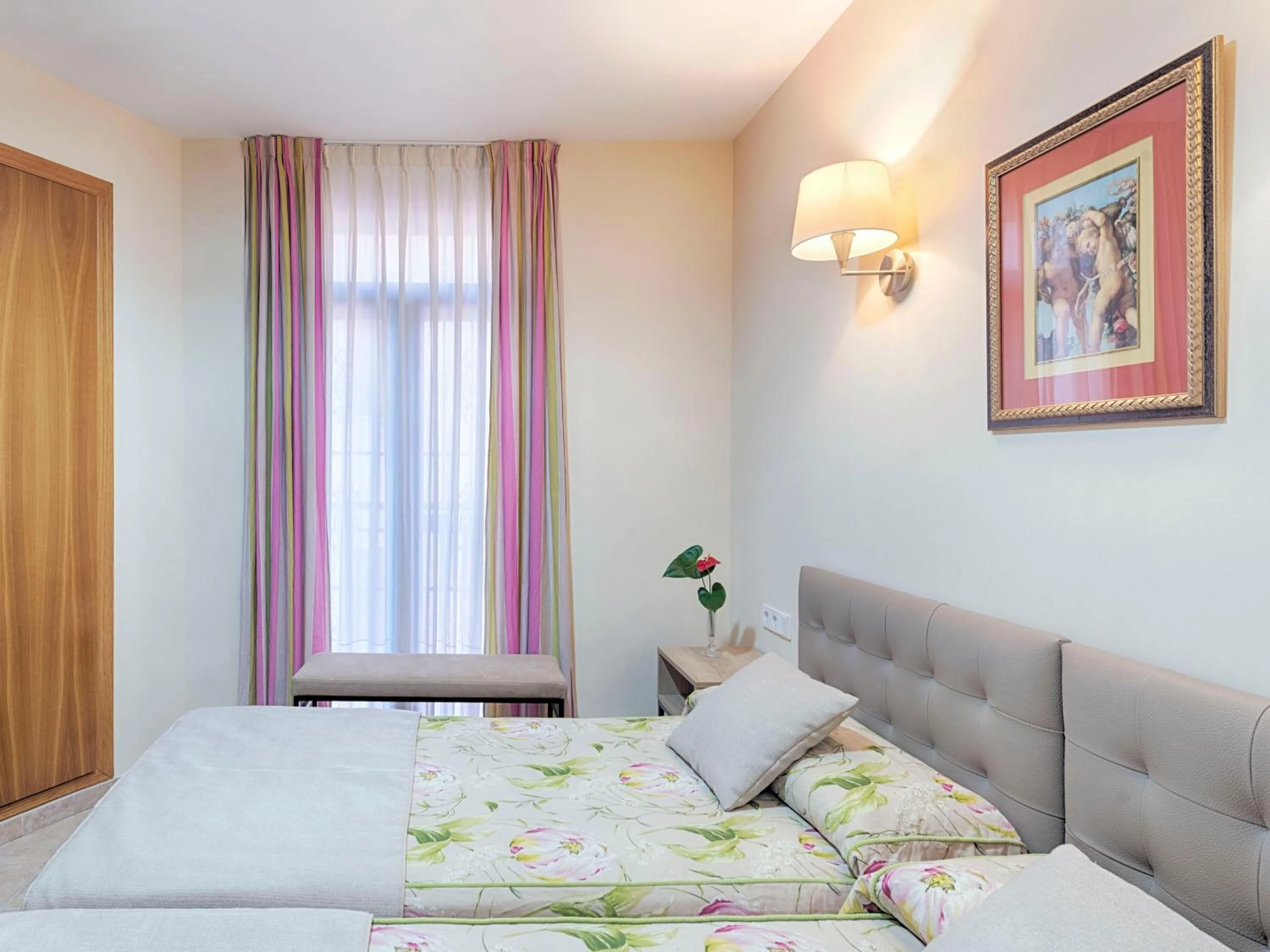 Bedroom, Bed in Hostal Antigua Morellana