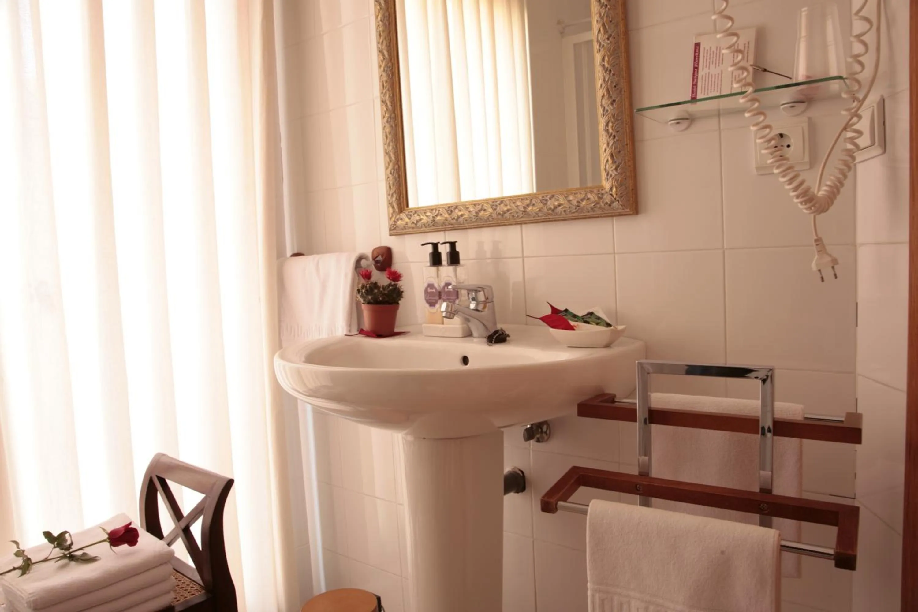 Bathroom in Hostal Antigua Morellana