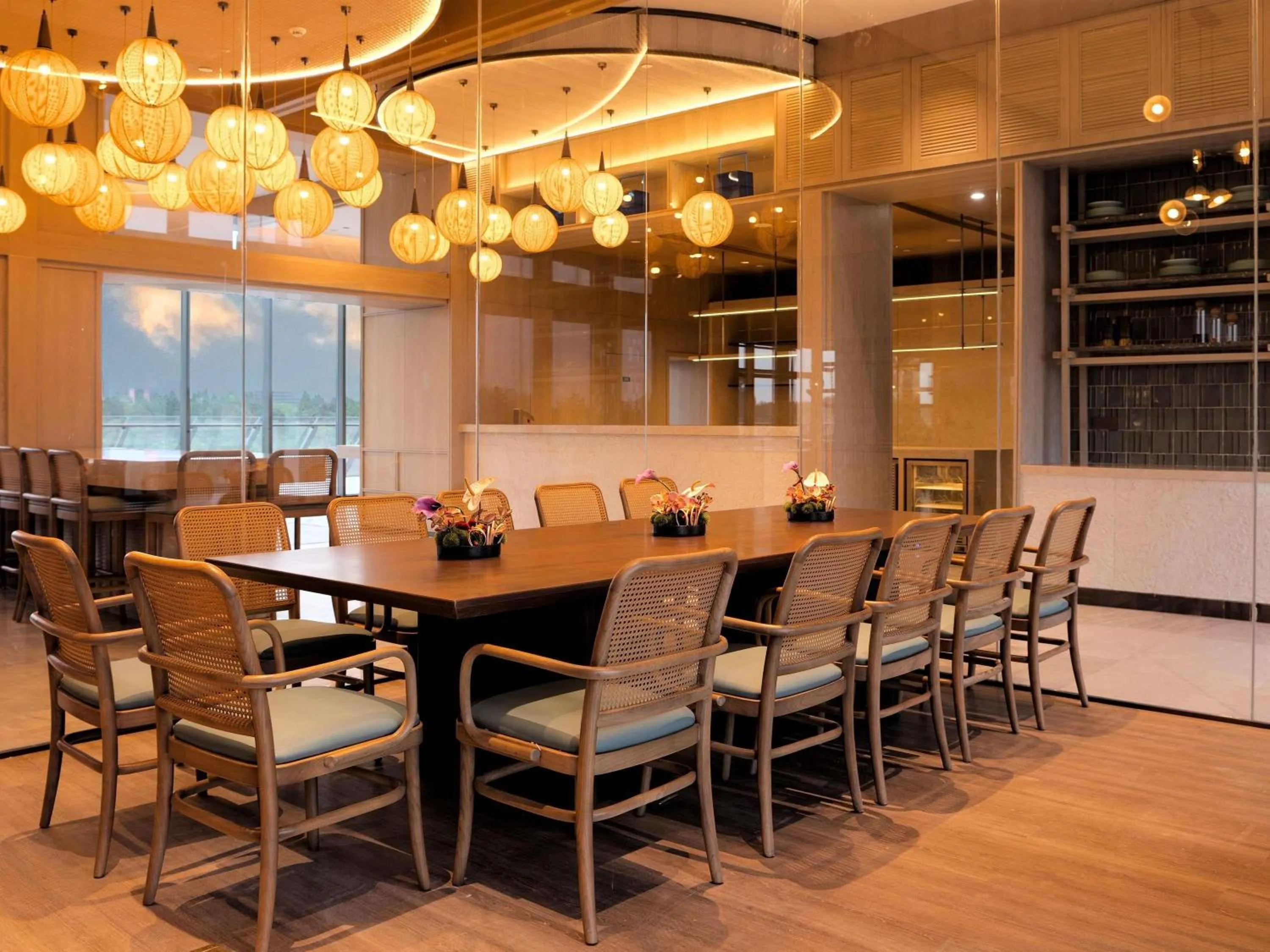 Restaurant/places to eat in Chengdu Expo Waterfall Hotel - MGallery Collection