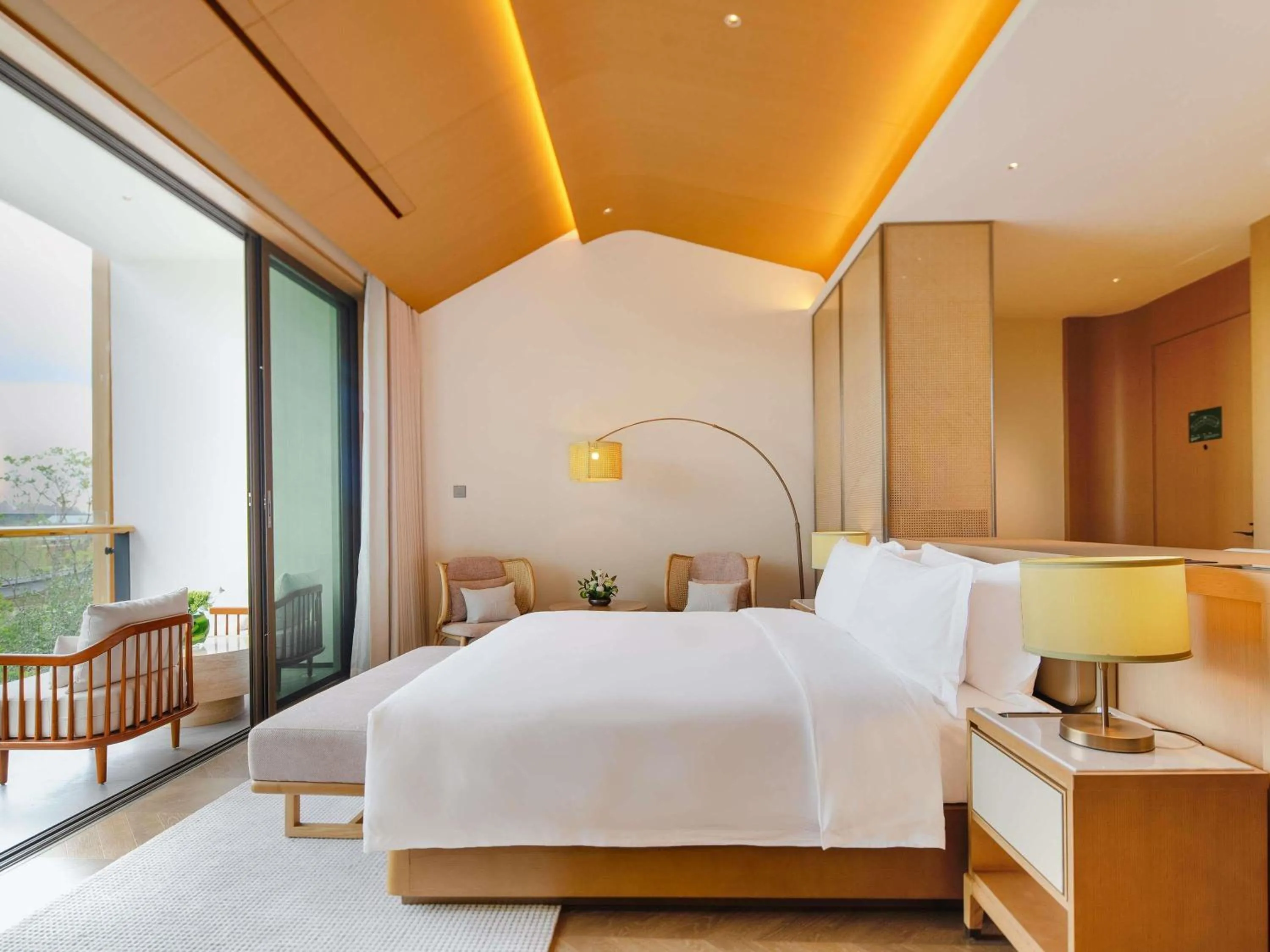 Bedroom, Bed in Chengdu Expo Waterfall Hotel - MGallery Collection