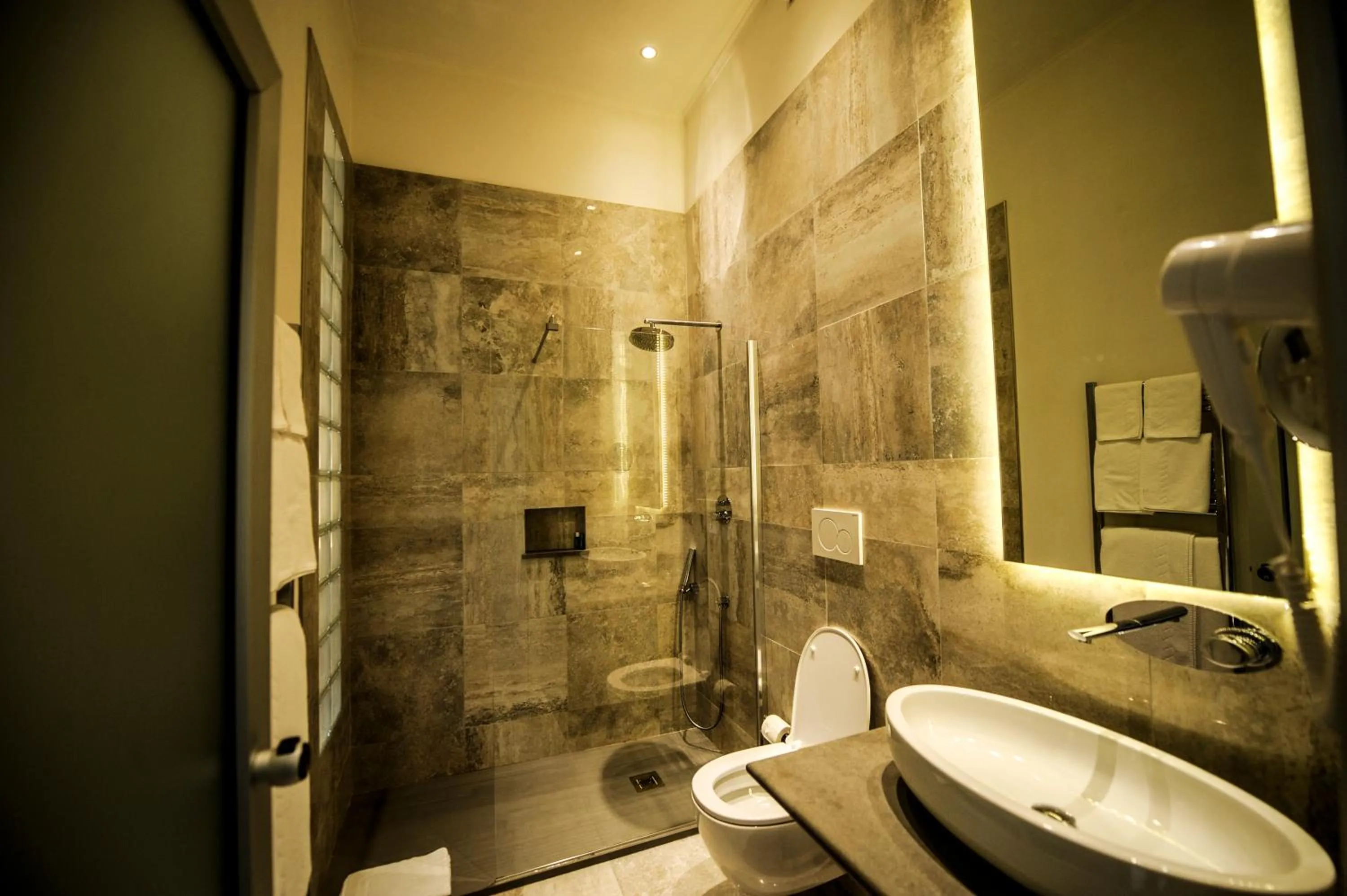 Shower in The Roman Empire Guesthouse