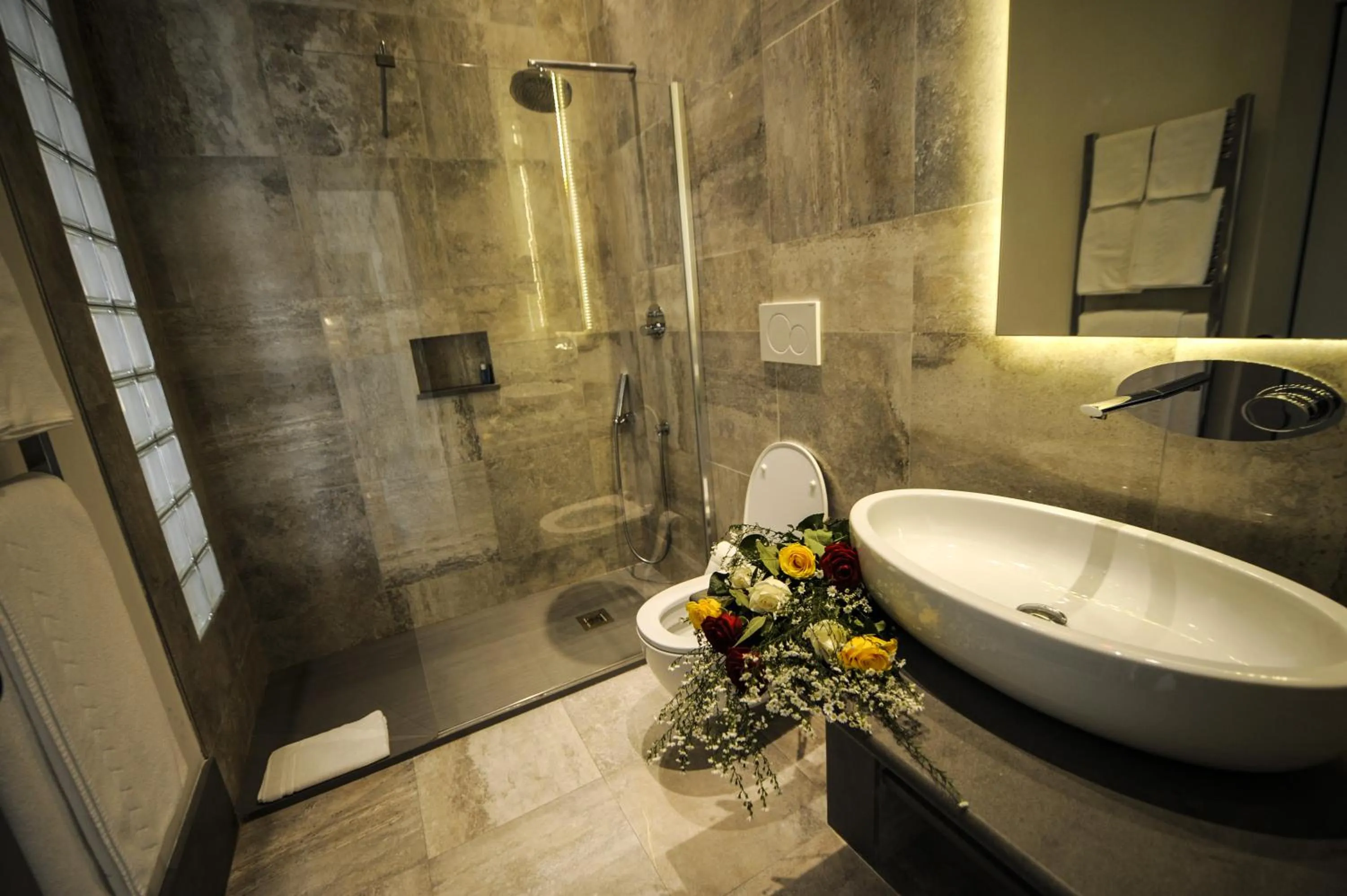 Bathroom in The Roman Empire Guesthouse