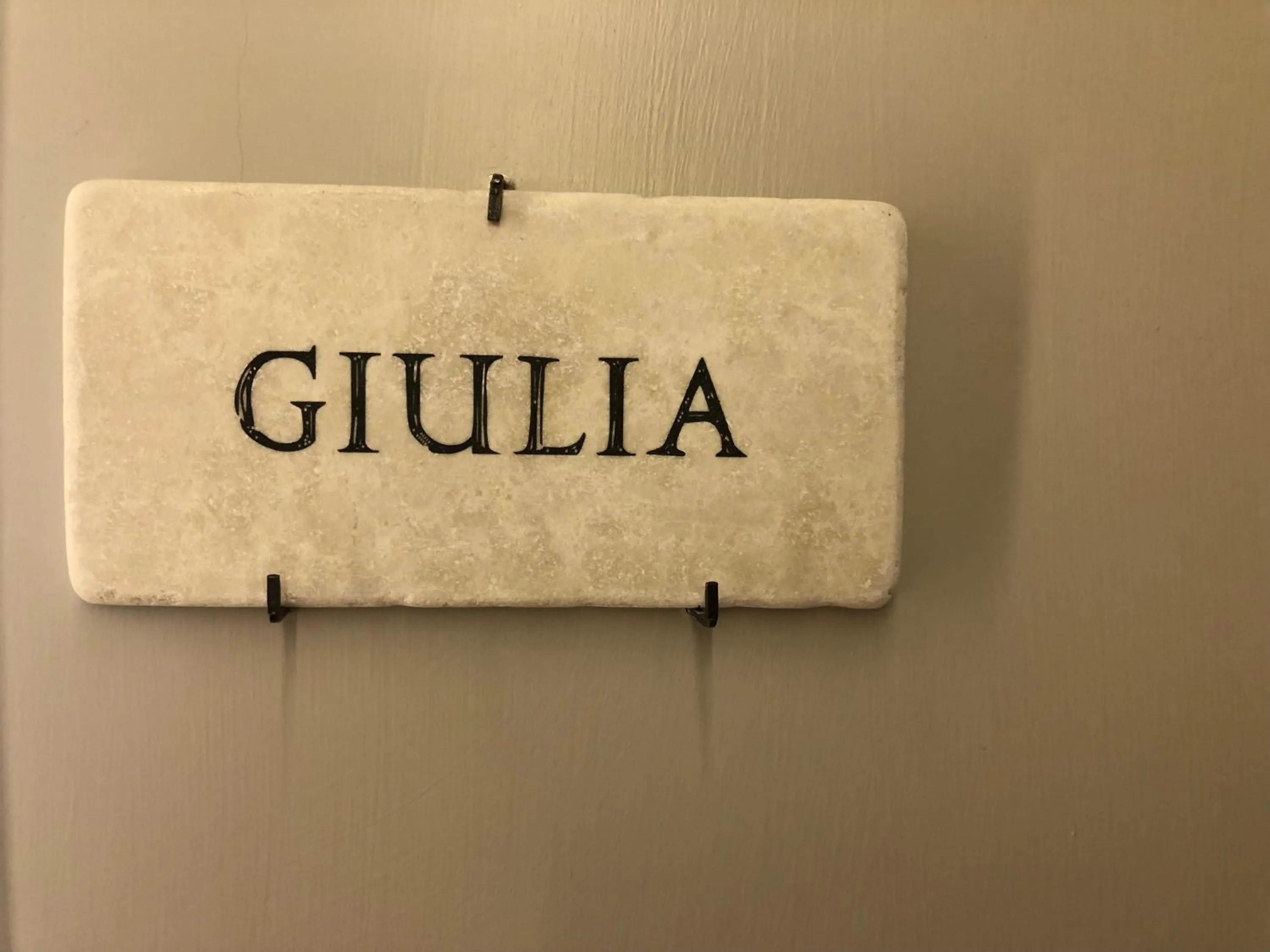 Text overlay in The Roman Empire Guesthouse