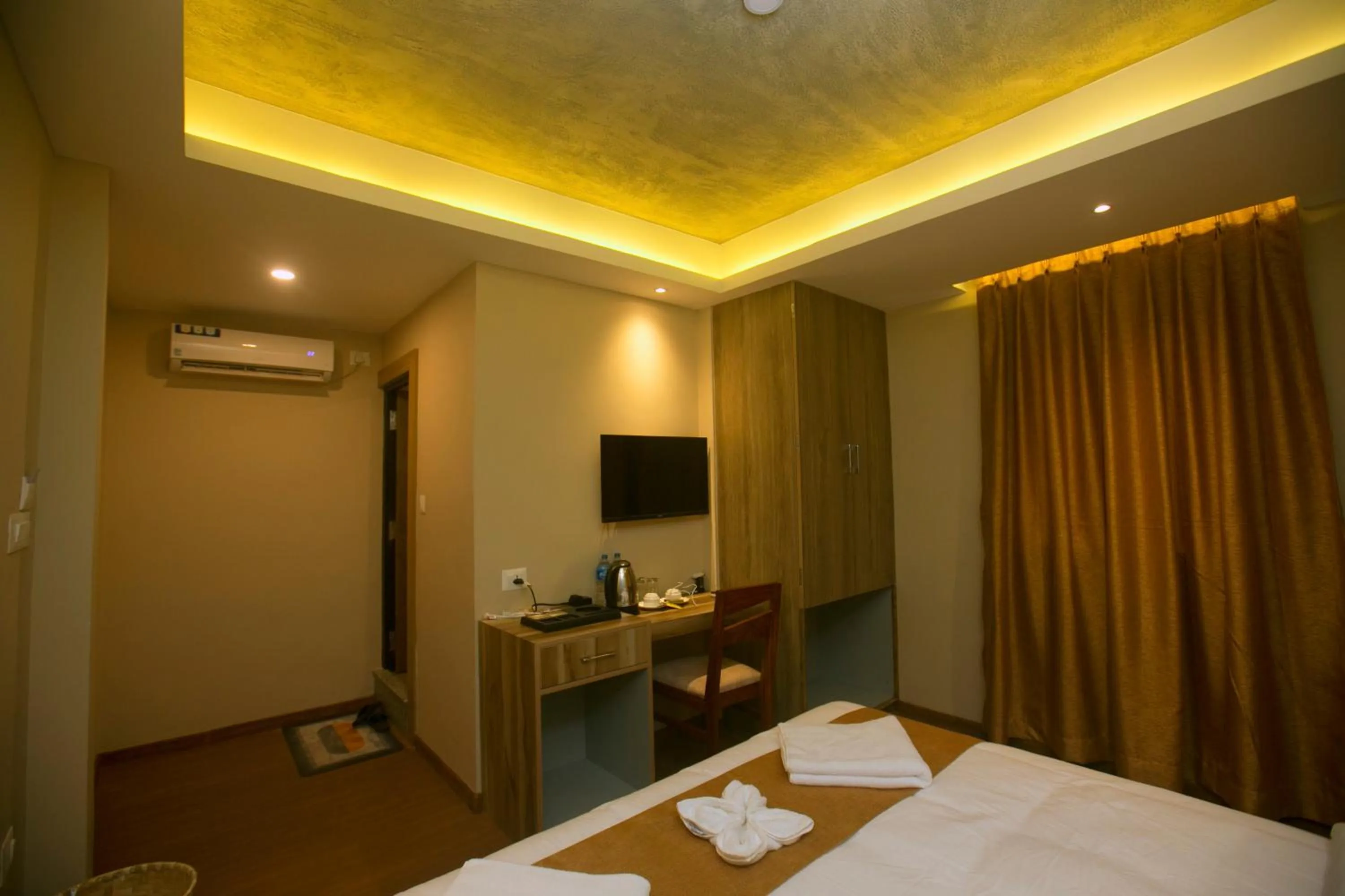 Bedroom, Bed in Divya Boutique Inn