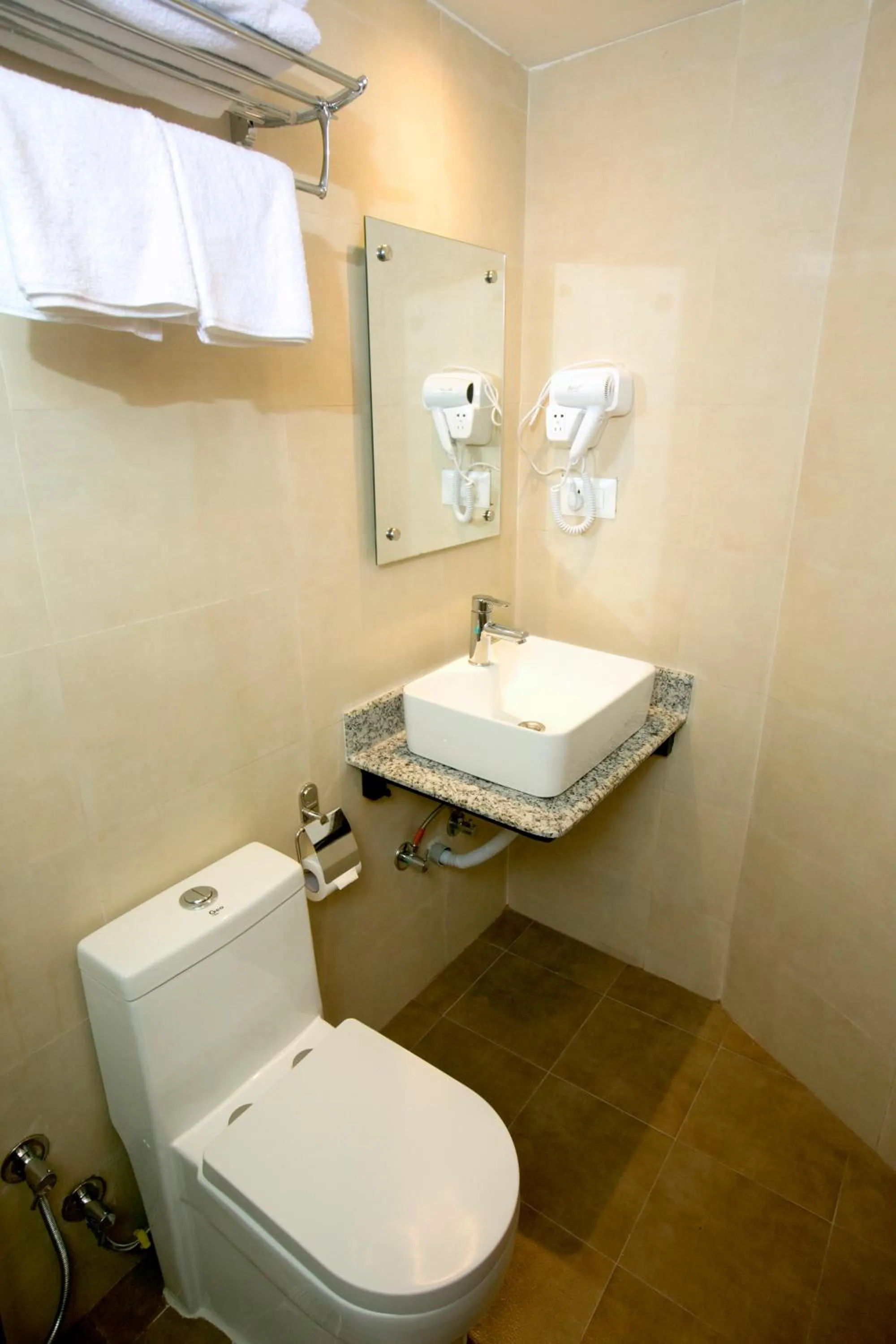 Toilet in Divya Boutique Inn