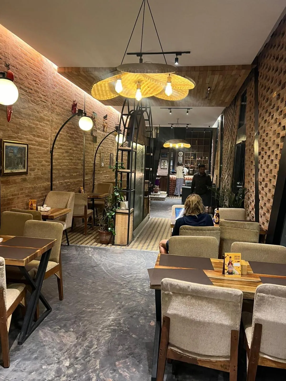 Restaurant/places to eat in Divya Boutique Inn