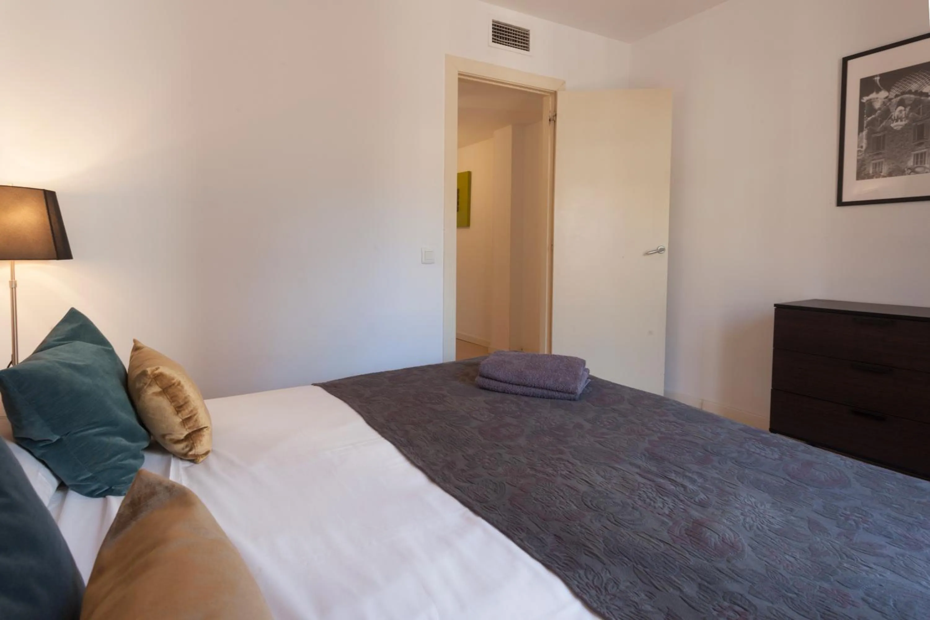 Bed in Plaza Catalunya City Center Apartments