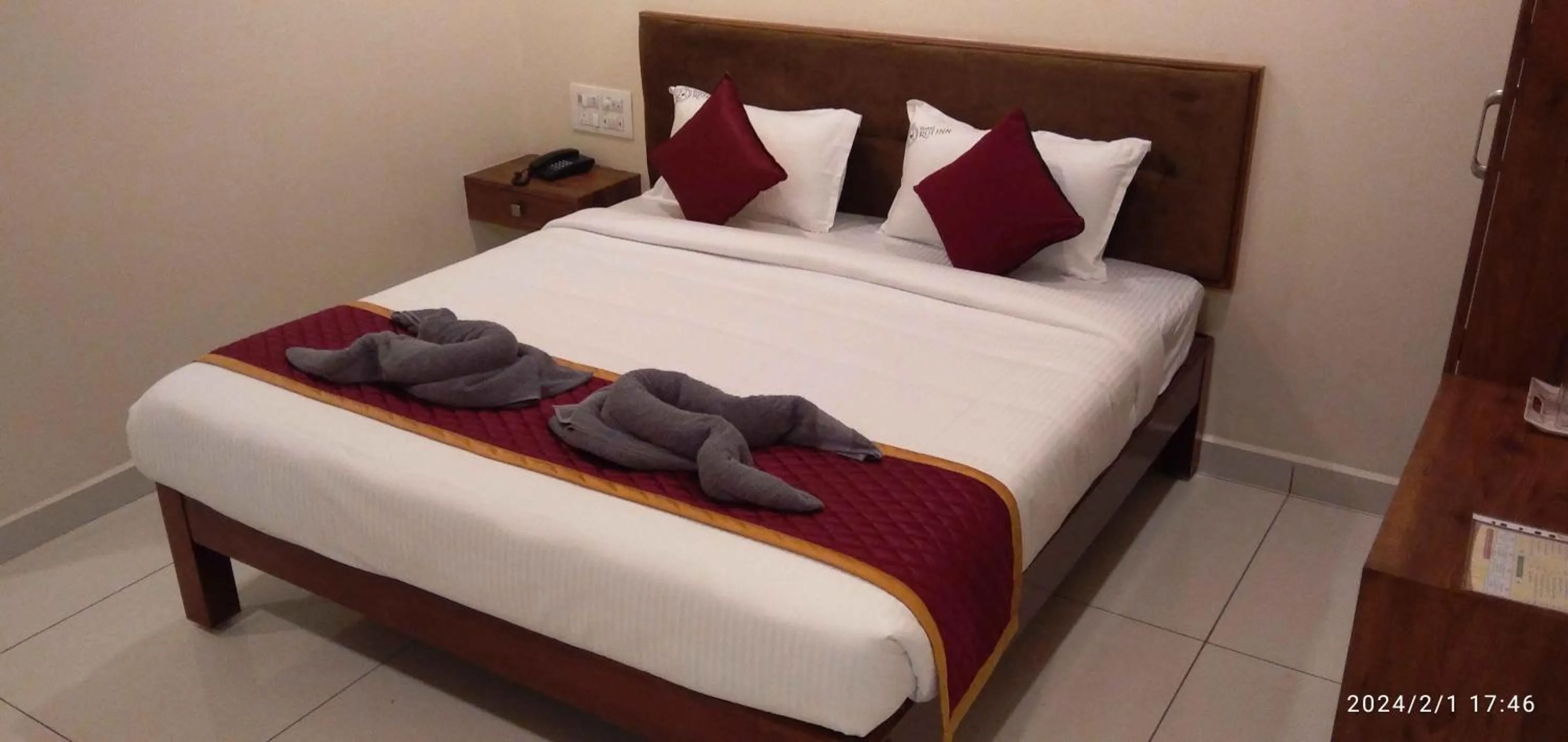 Bed in Hotel Roi Inn