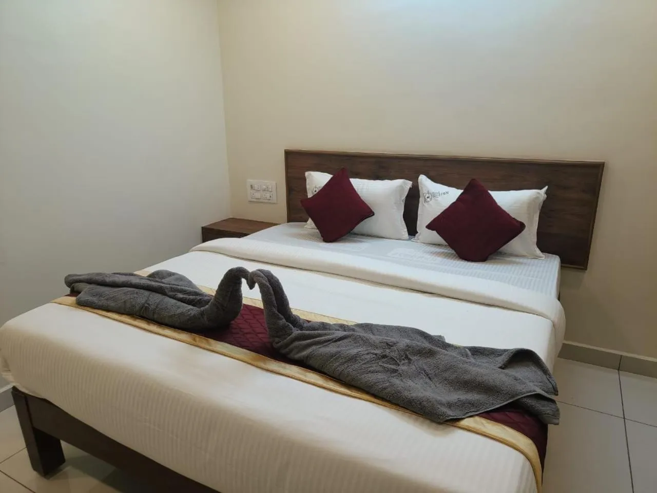 Bedroom, Bed in Hotel Roi Inn