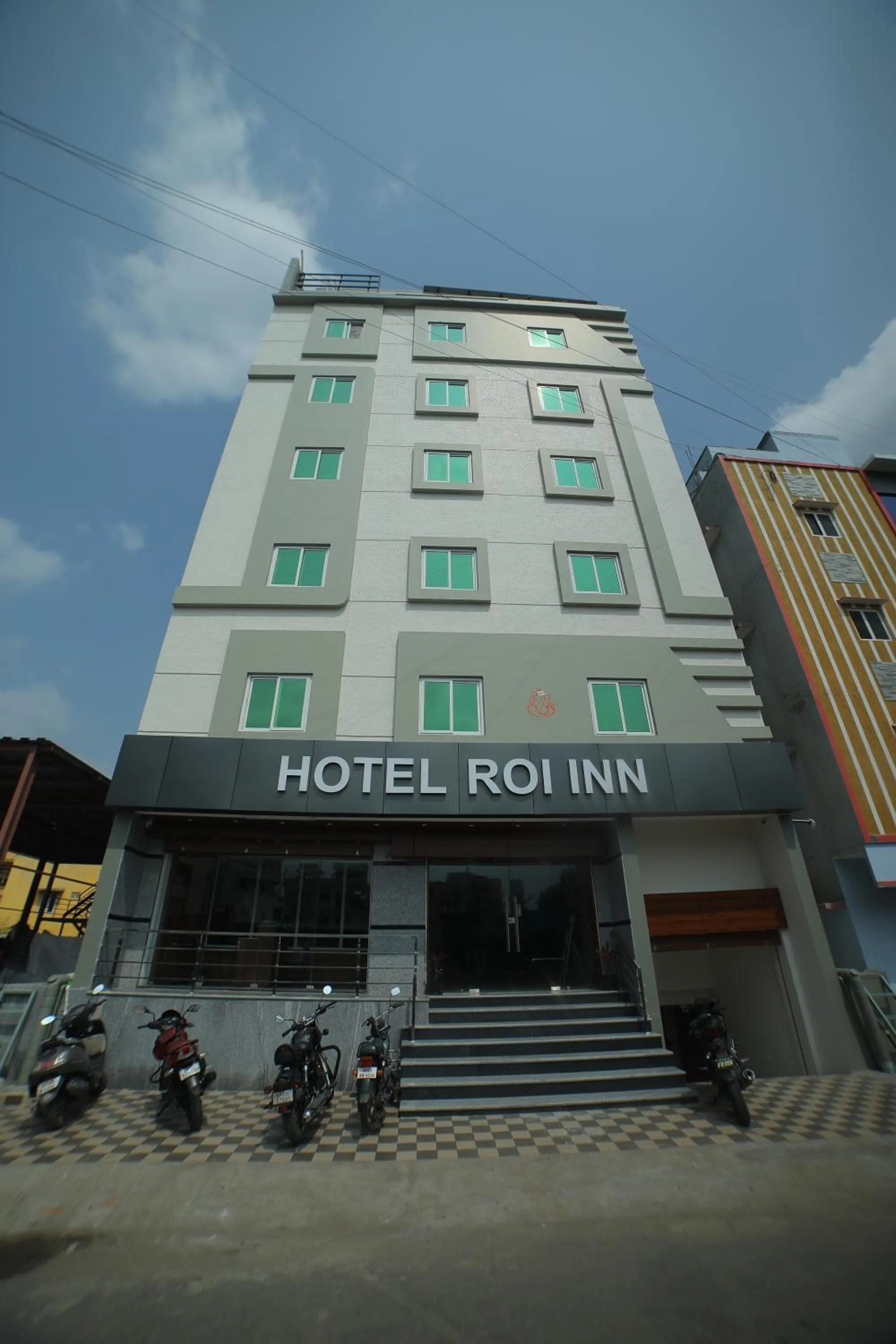 Property building in Hotel Roi Inn