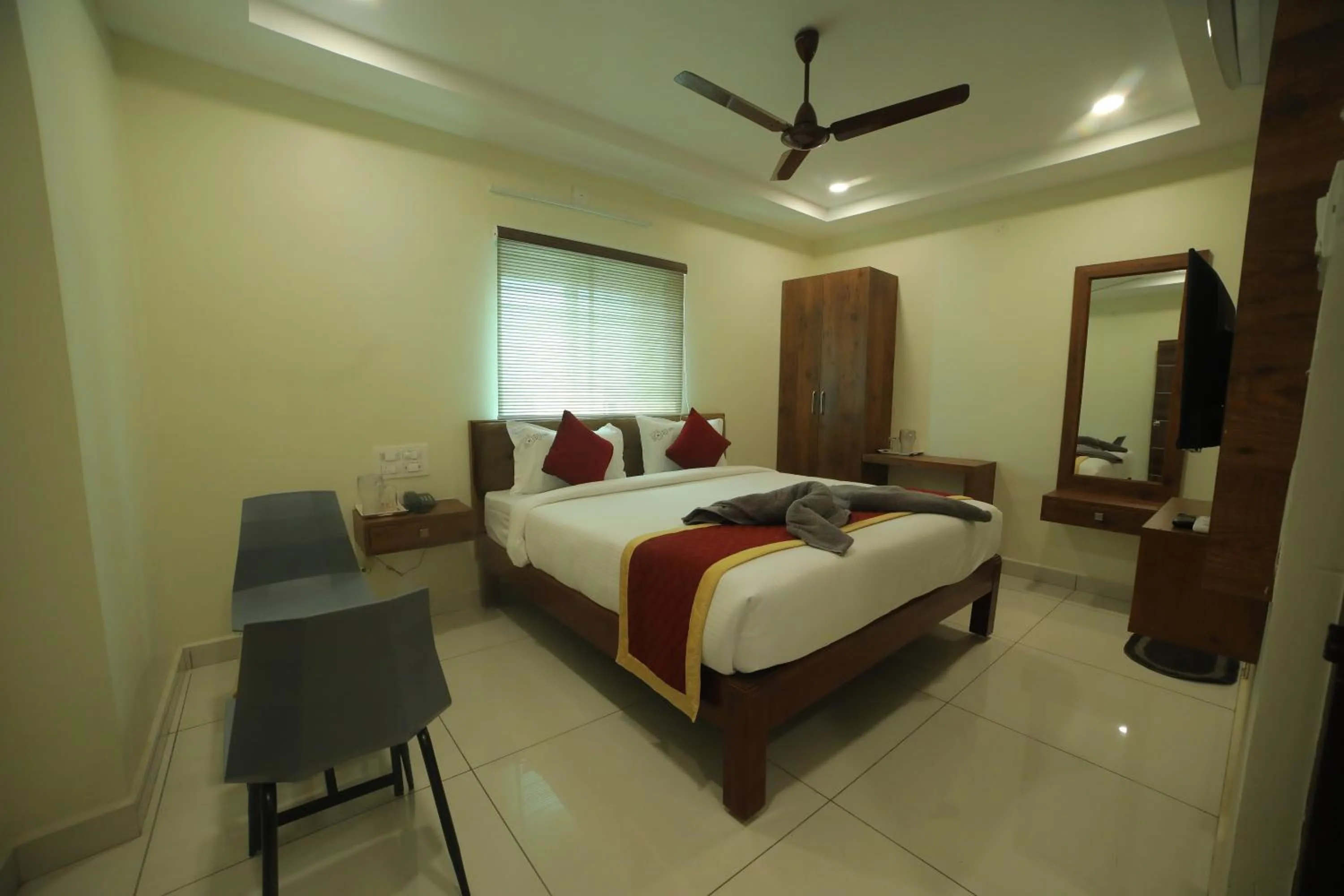 Photo of the whole room, Bed in Hotel Roi Inn