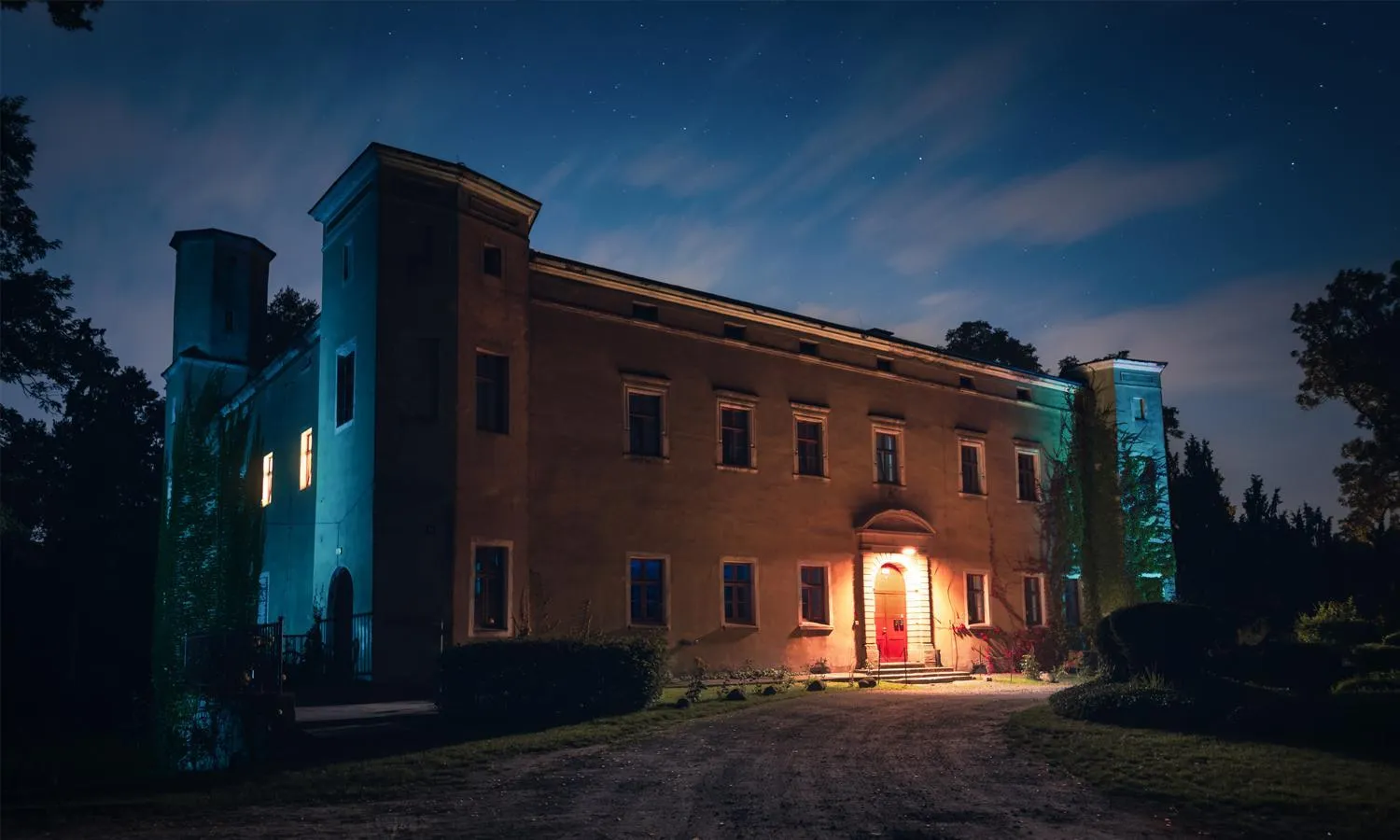 Facade/entrance in Zamek Dobroszyce