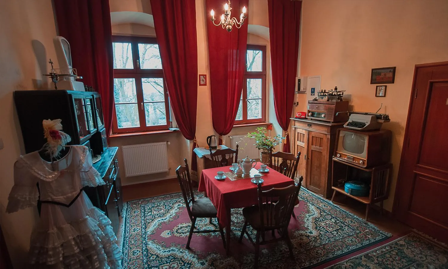 Restaurant/places to eat in Zamek Dobroszyce