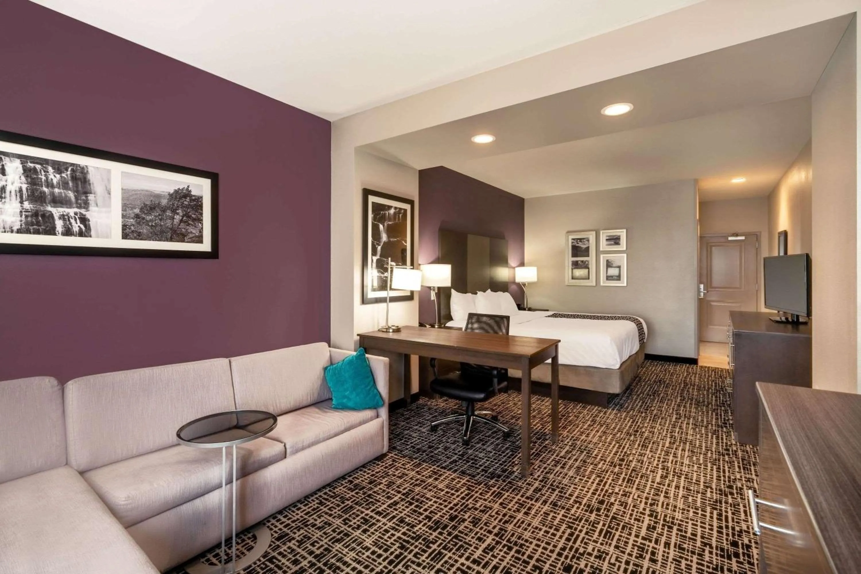 Photo of the whole room in La Quinta by Wyndham Chattanooga - Lookout Mtn