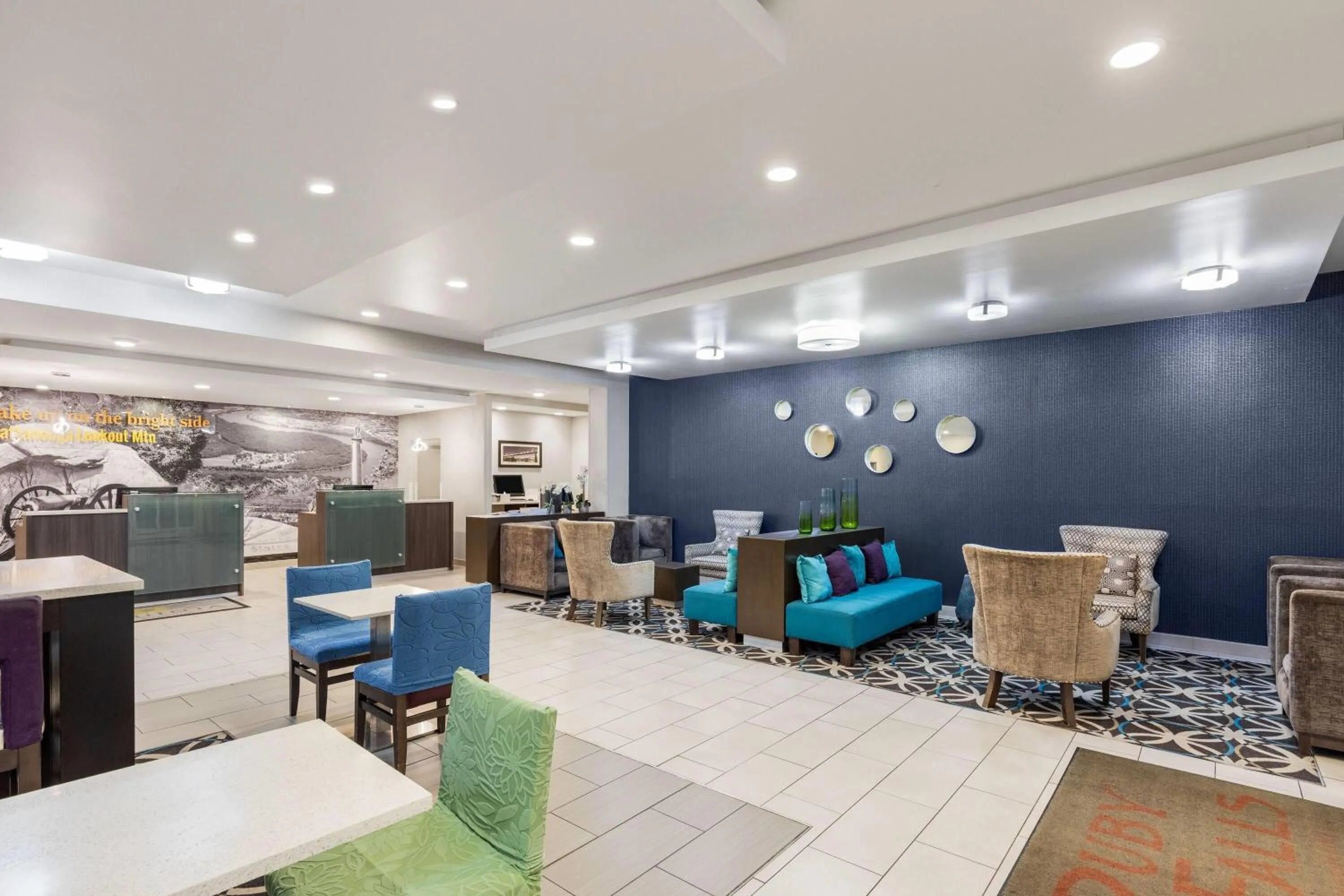 Lobby or reception in La Quinta by Wyndham Chattanooga - Lookout Mtn