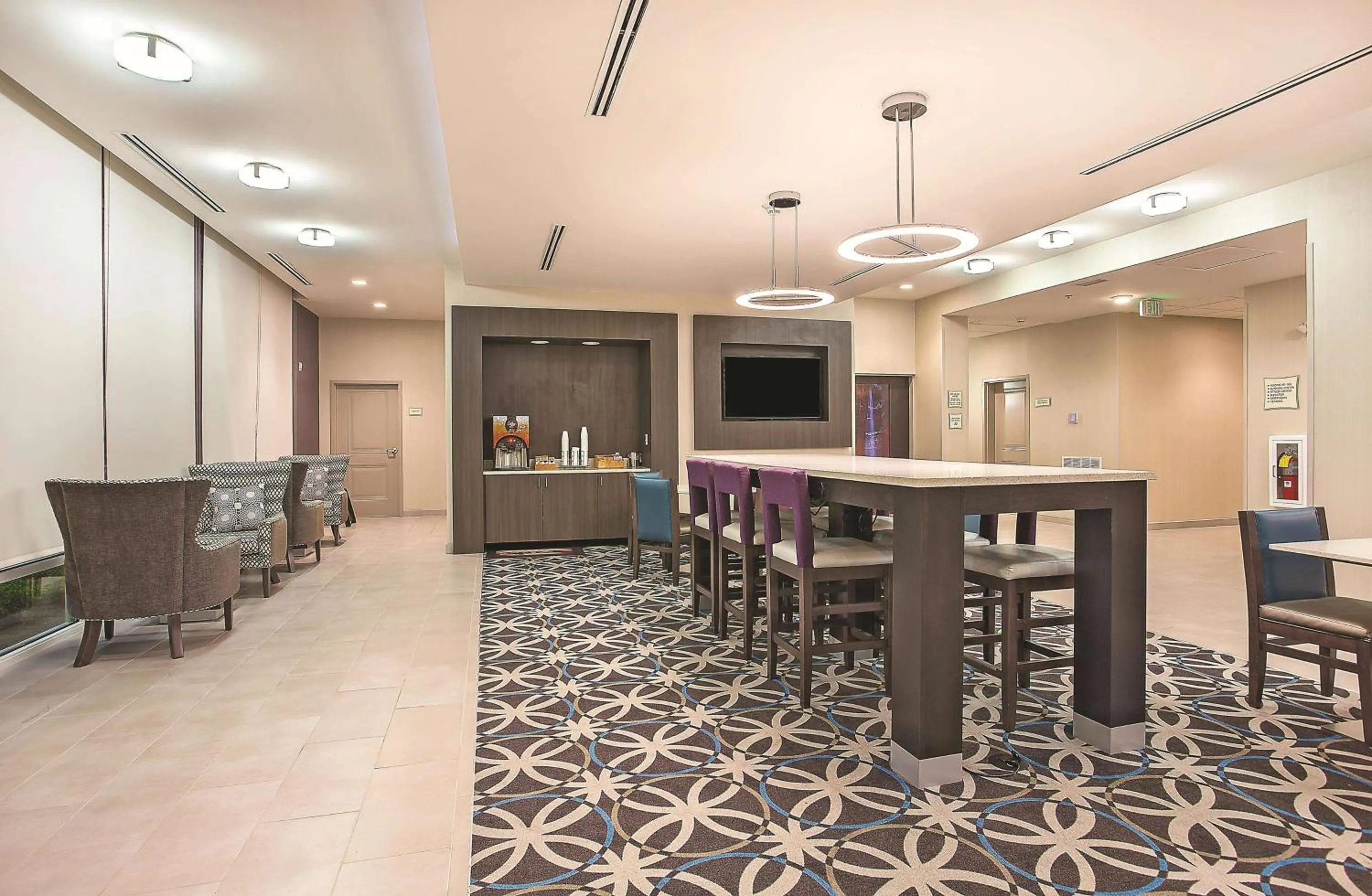 Lobby or reception in La Quinta by Wyndham Chattanooga - Lookout Mtn