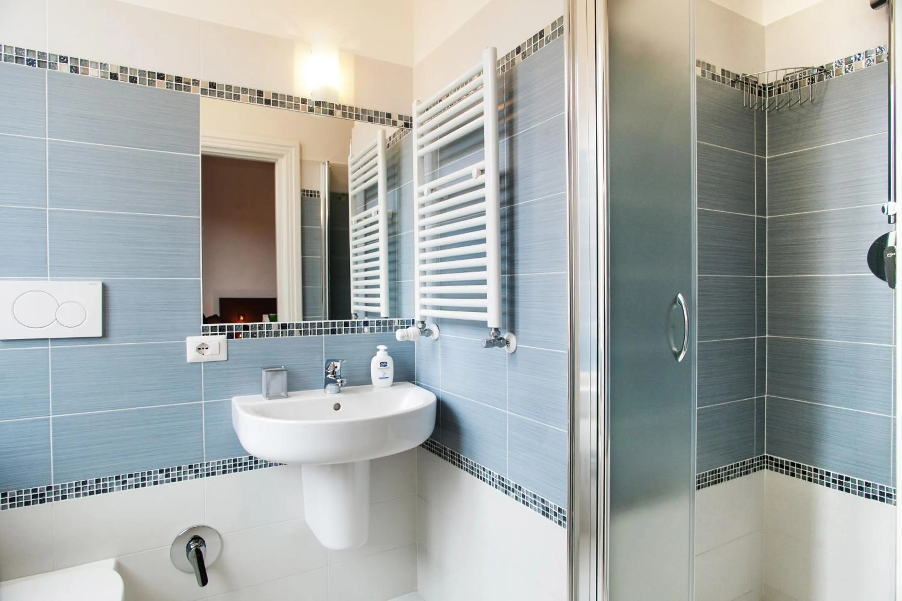 Shower in Vatica B&B Roma