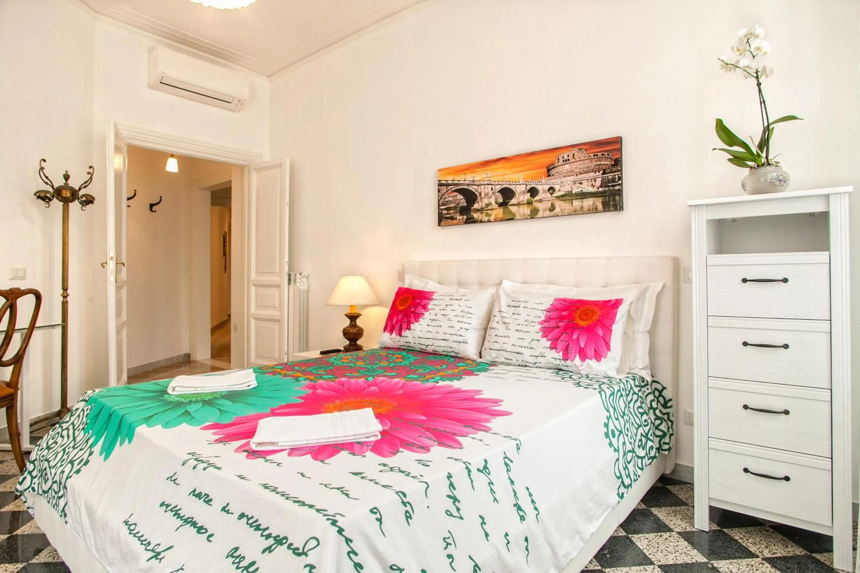 Day, Bed in Vatica B&B Roma