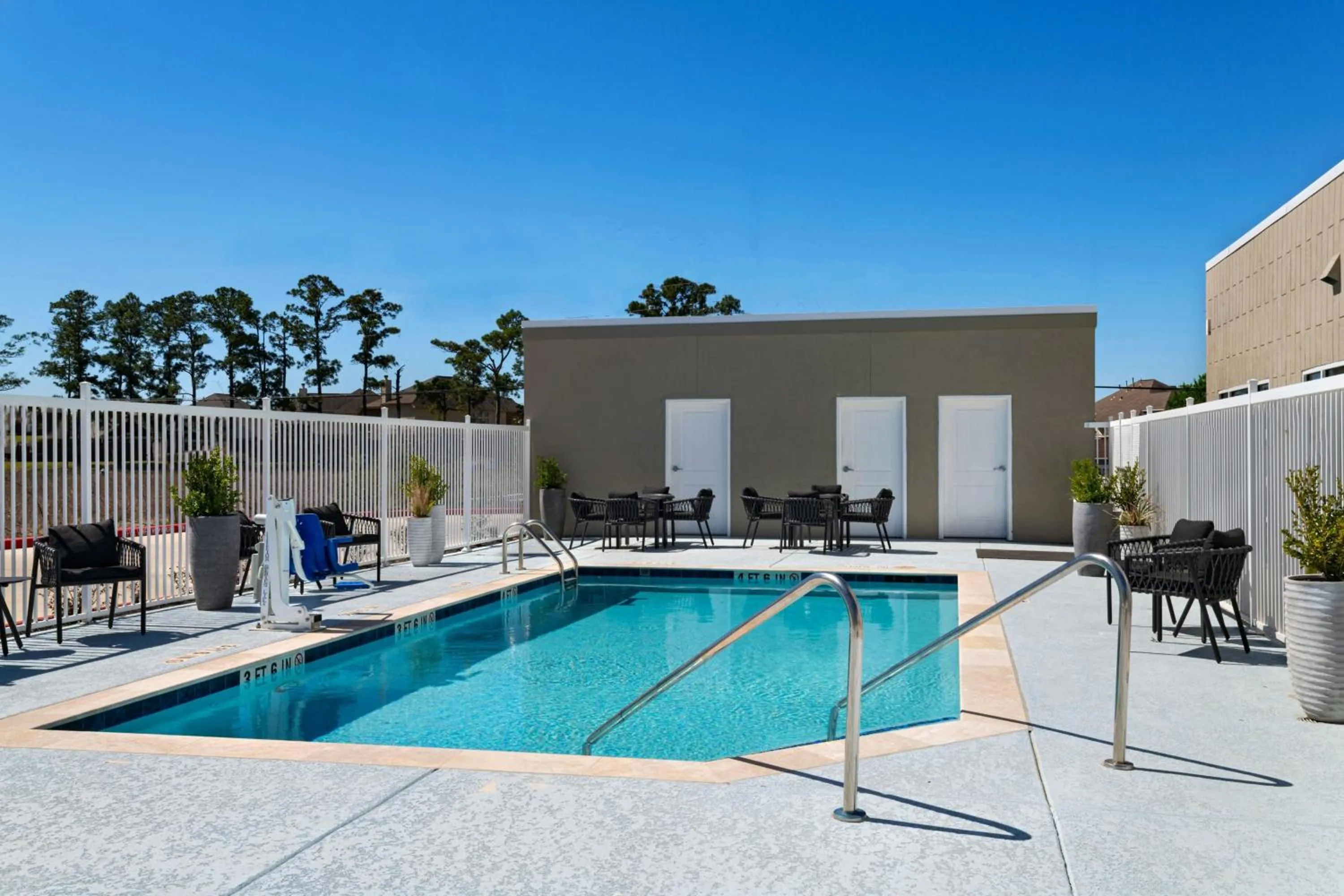 Swimming pool in TownePlace Suites by Marriott Houston Tomball