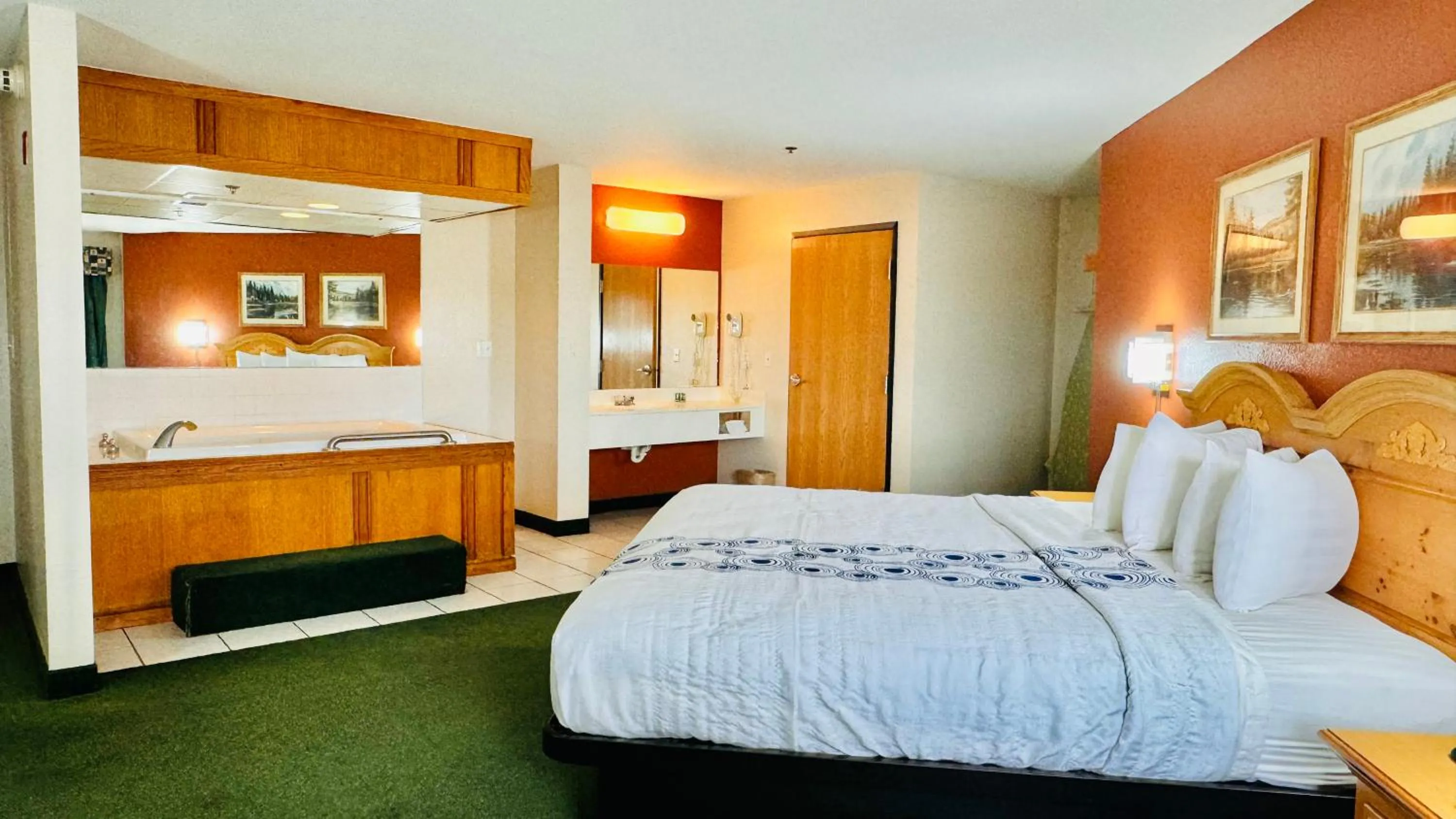 Bed in Regency Inn and Suites