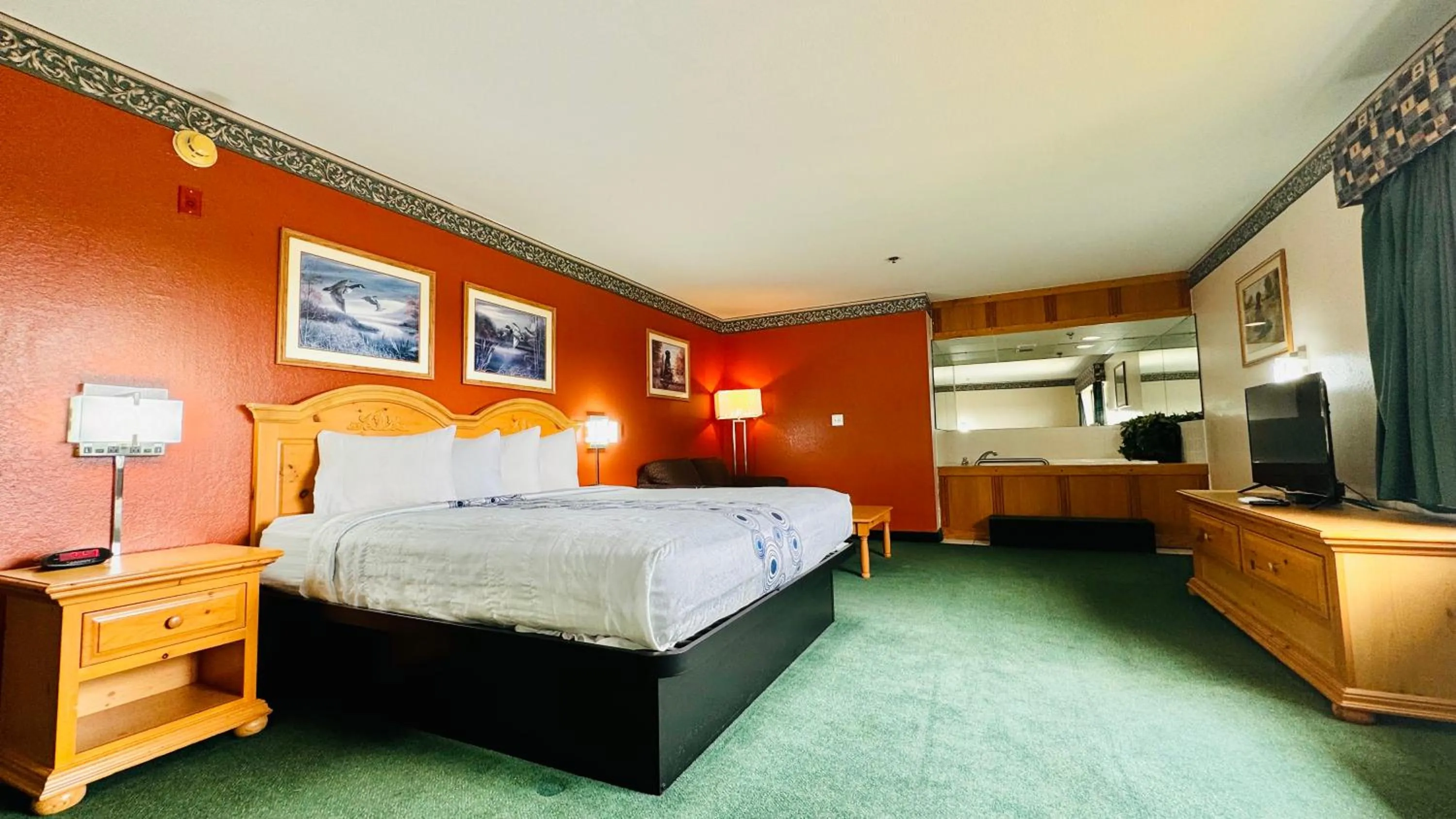 Bed in Regency Inn and Suites