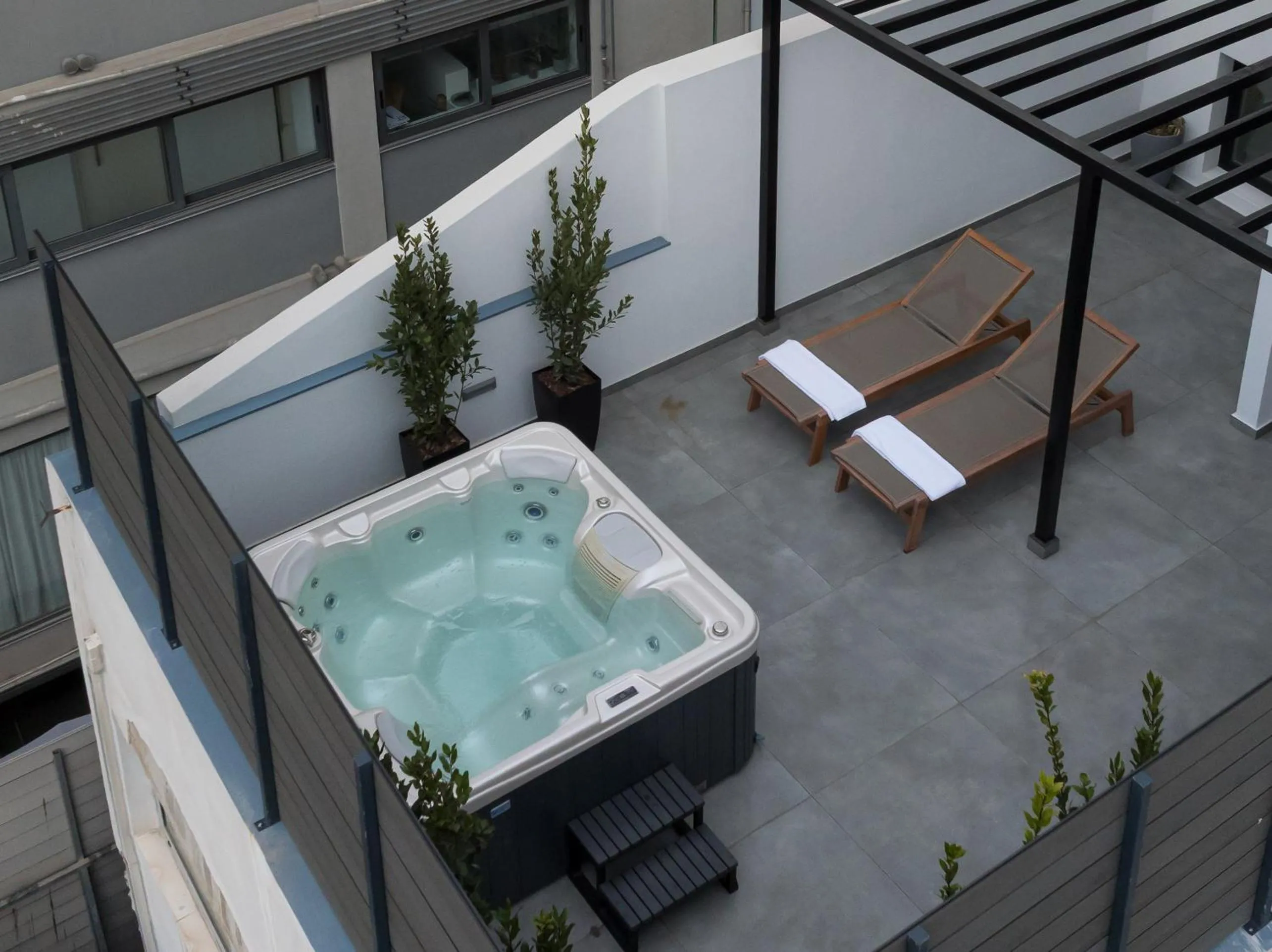 Hot Tub in Vision Gazi