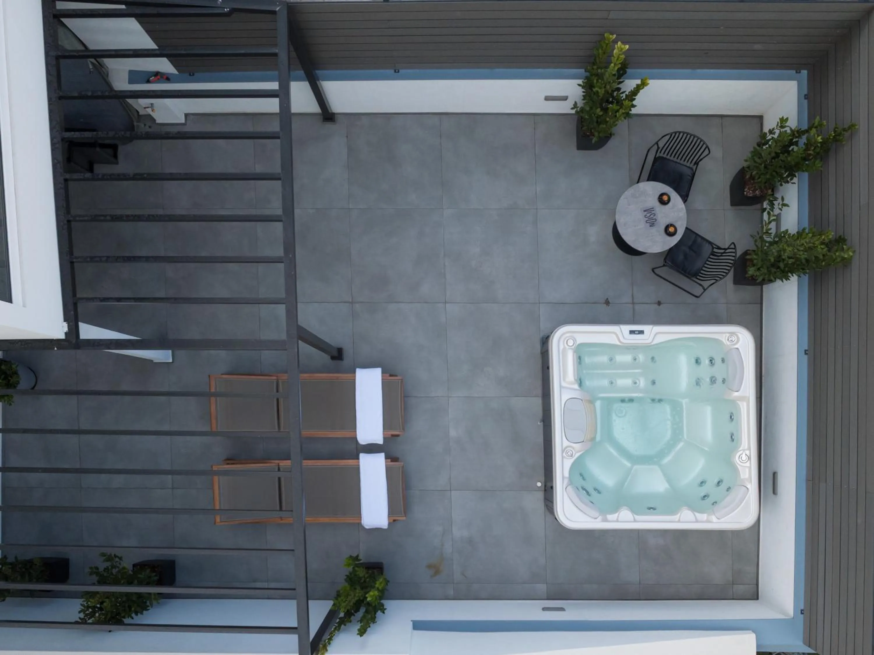 Hot Tub in Vision Gazi