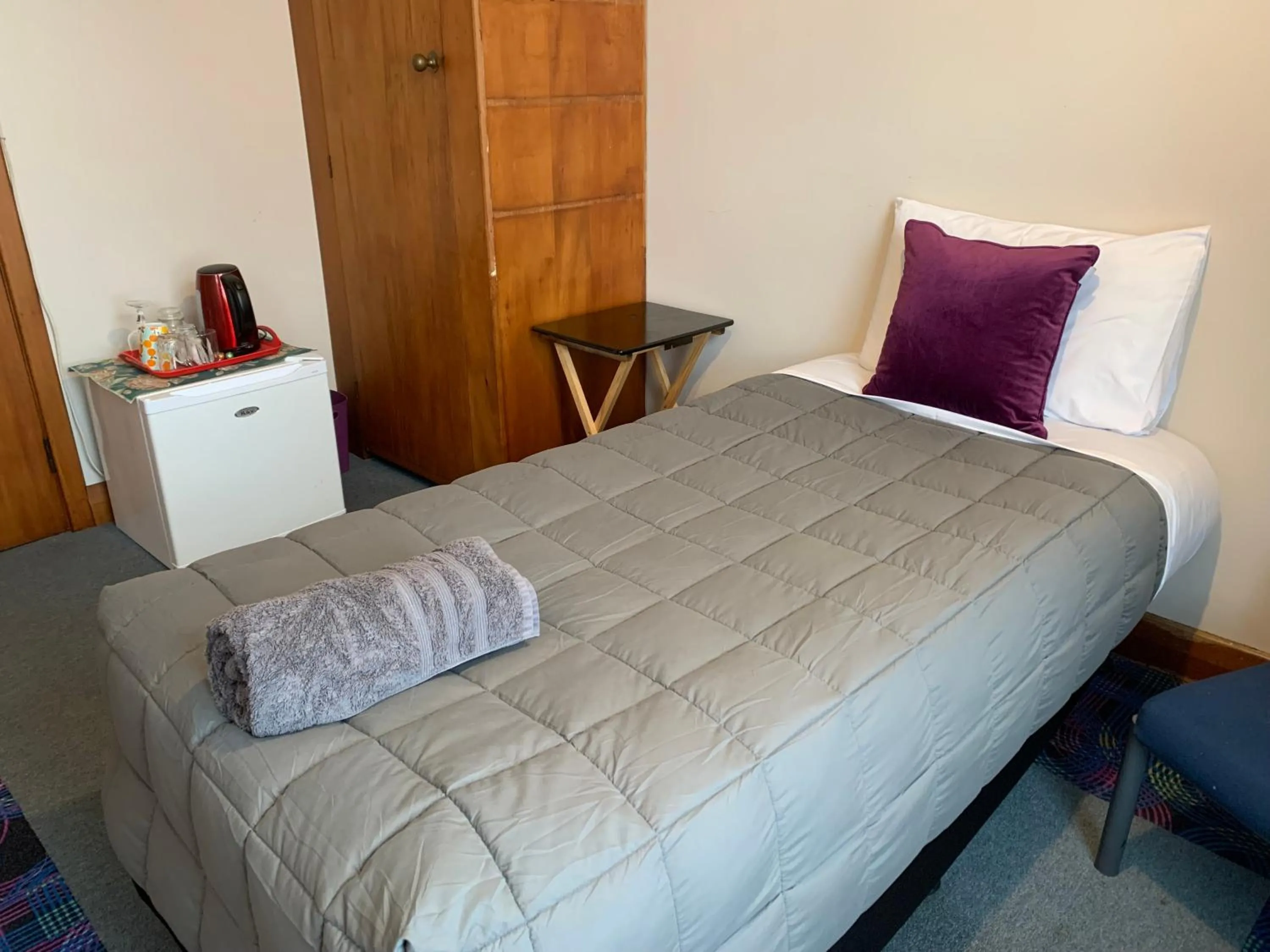 Bed in Thomas's Catlins Lodge and Camp Ground