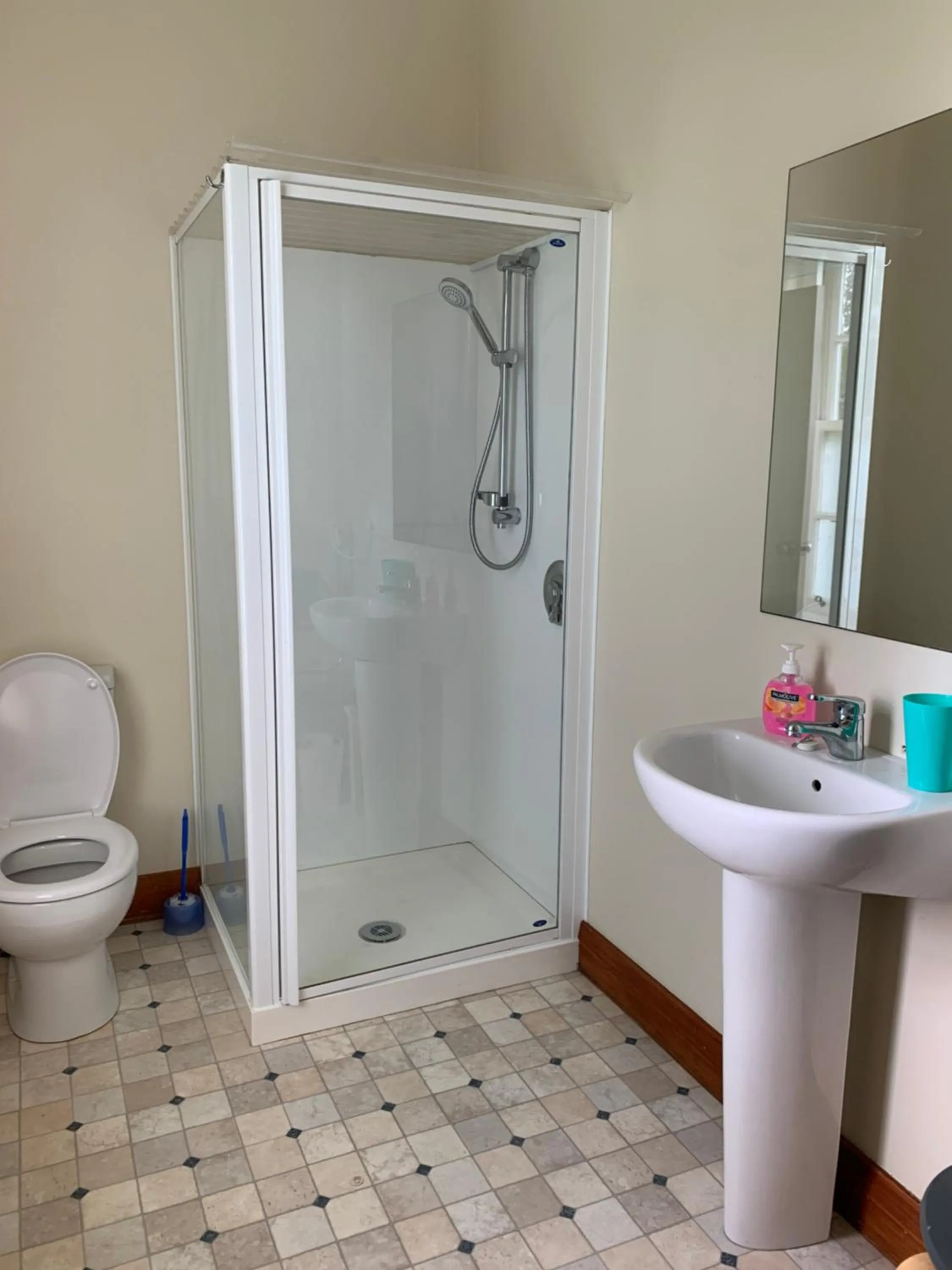 Shower in Thomas's Catlins Lodge and Camp Ground