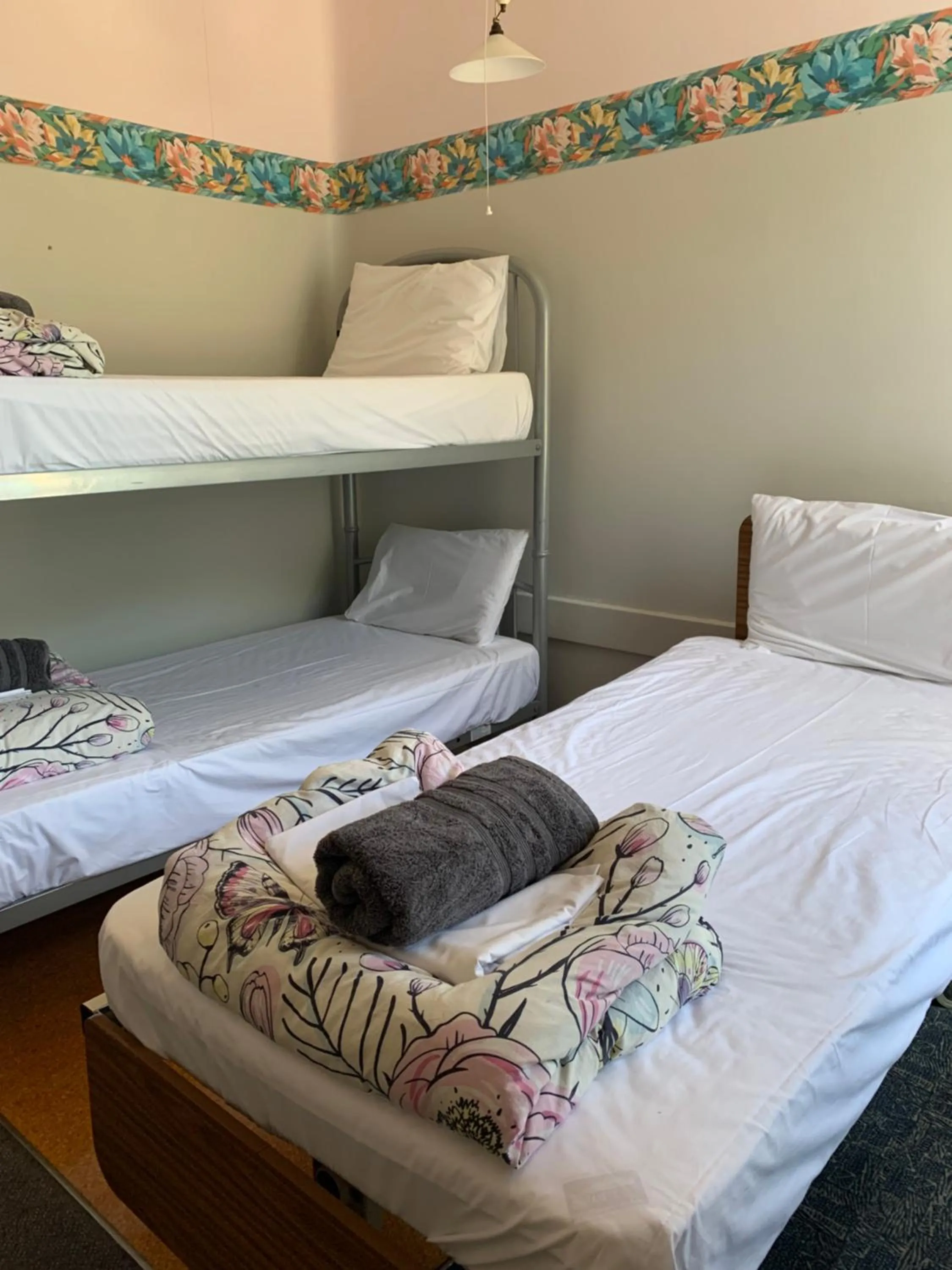 Bed in Thomas's Catlins Lodge and Camp Ground