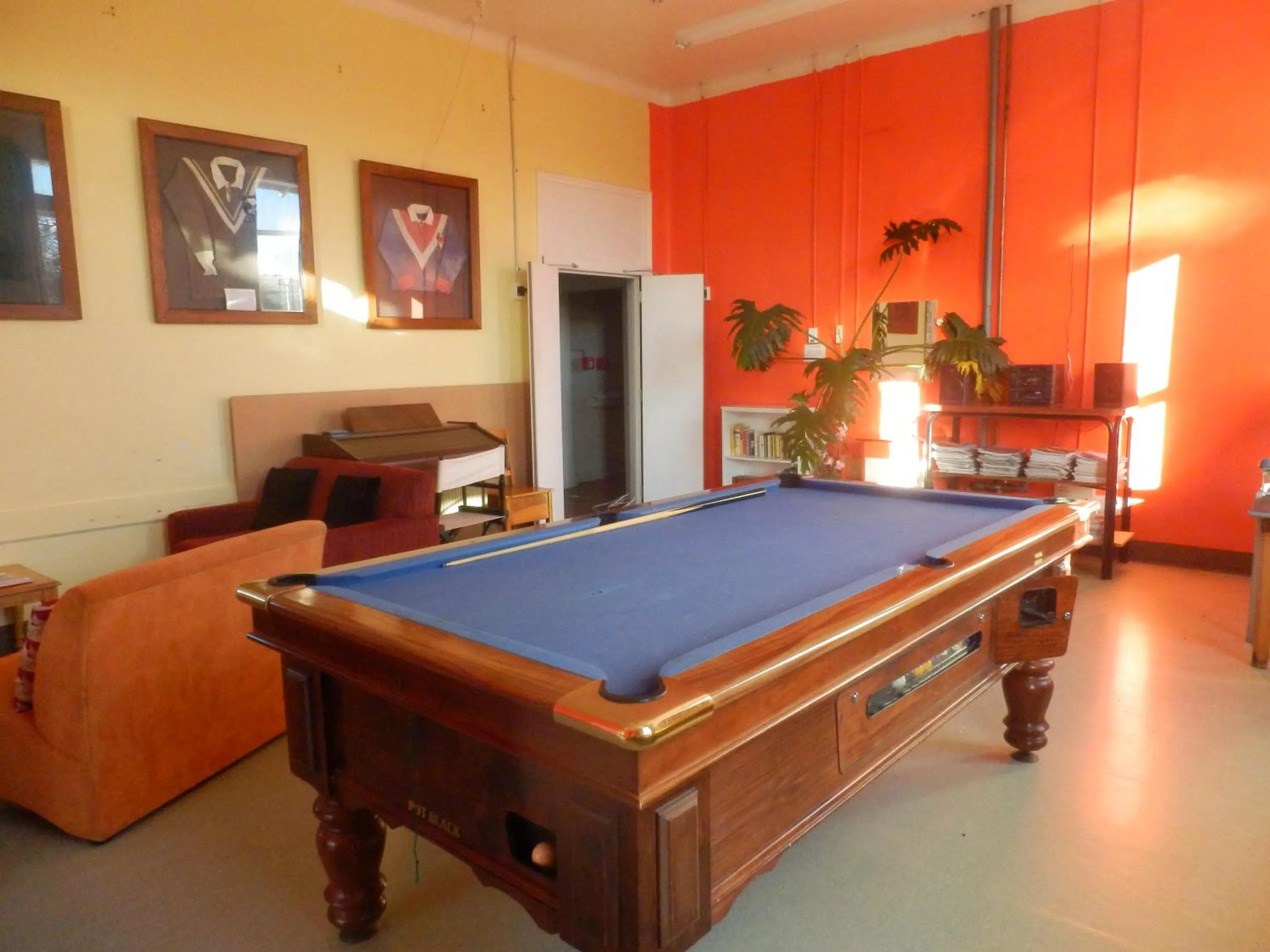 Billiard in Thomas's Catlins Lodge and Camp Ground