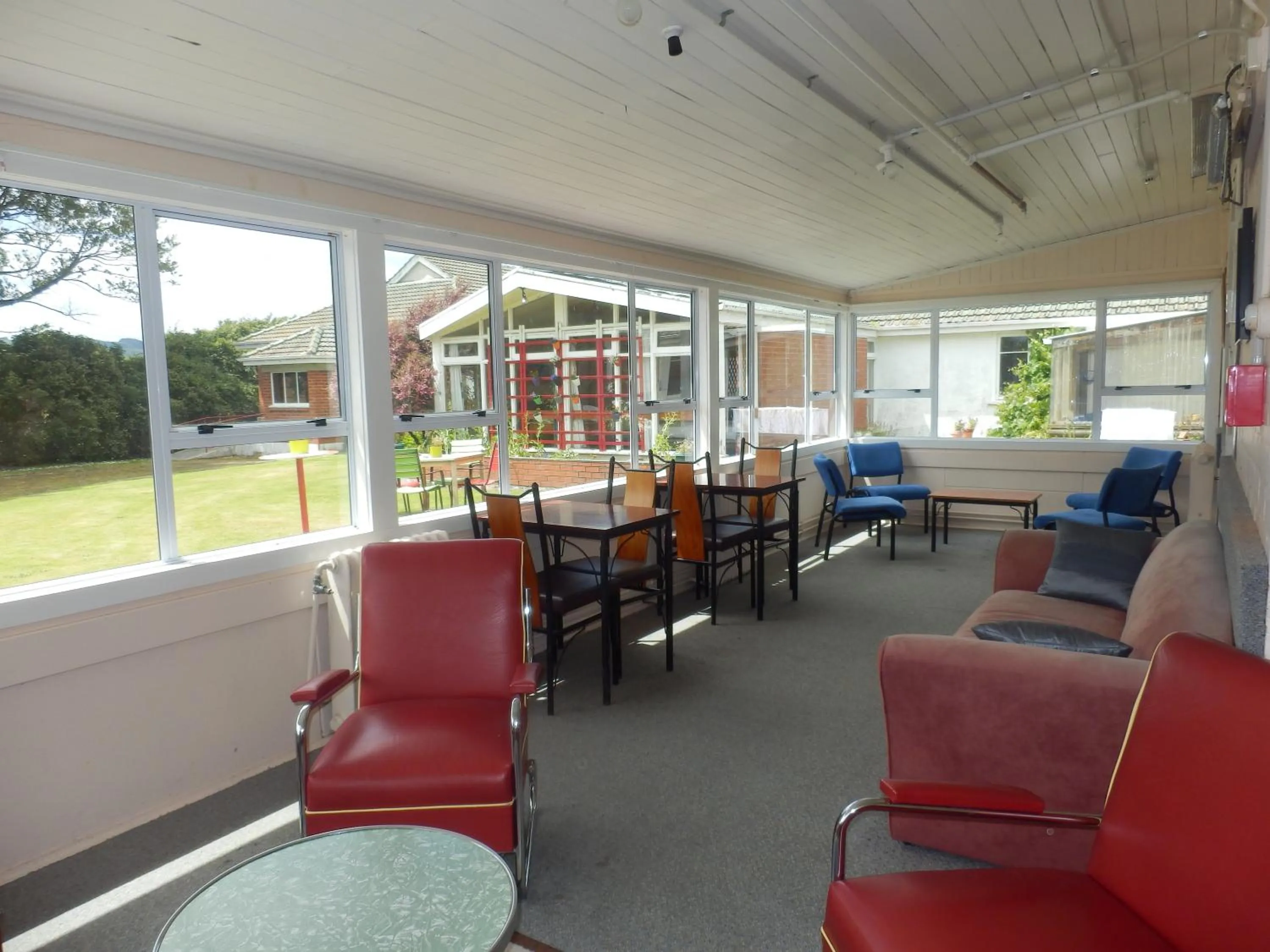 Seating area in Thomas's Catlins Lodge and Camp Ground