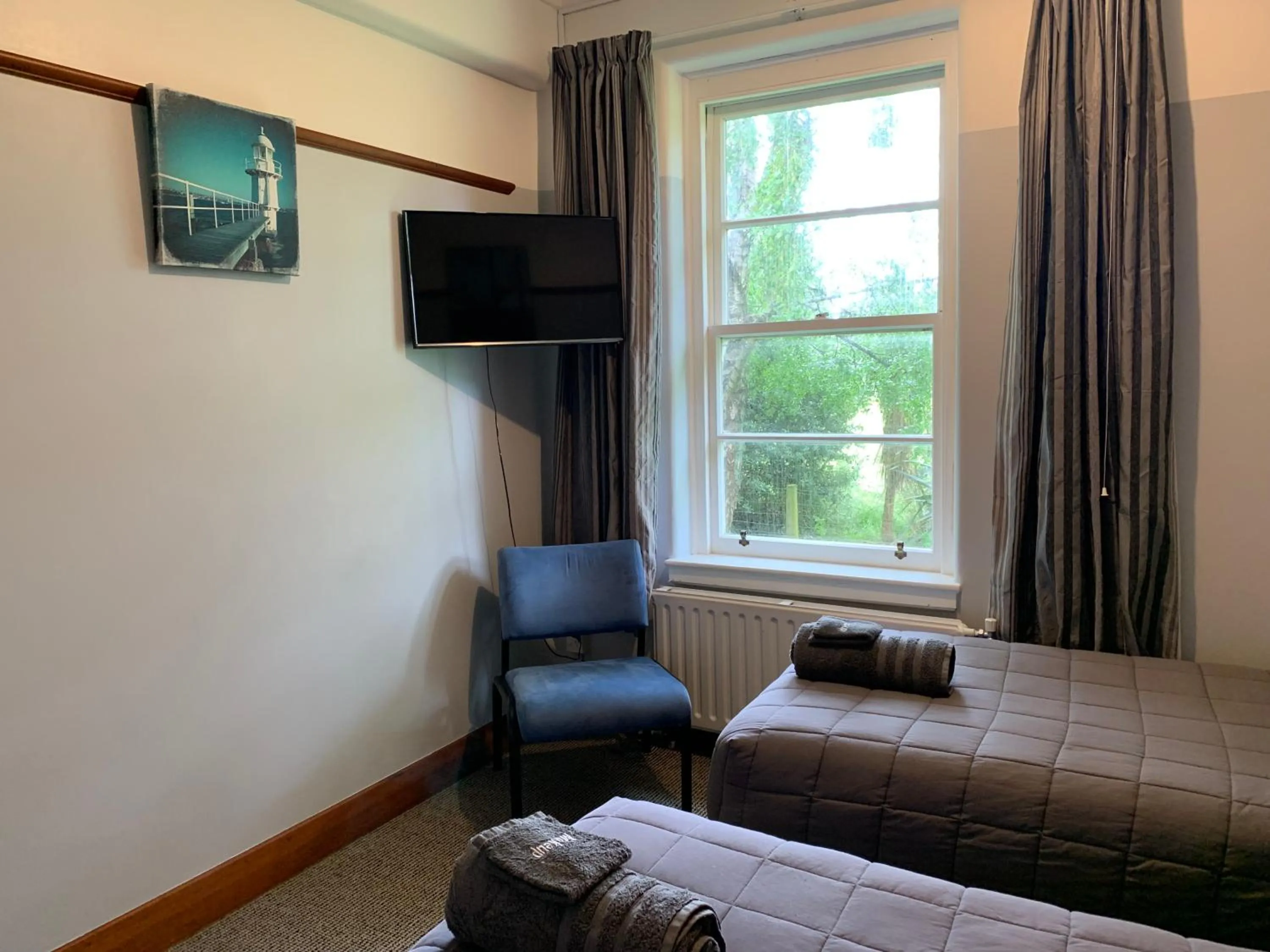 Bed in Thomas's Catlins Lodge and Camp Ground