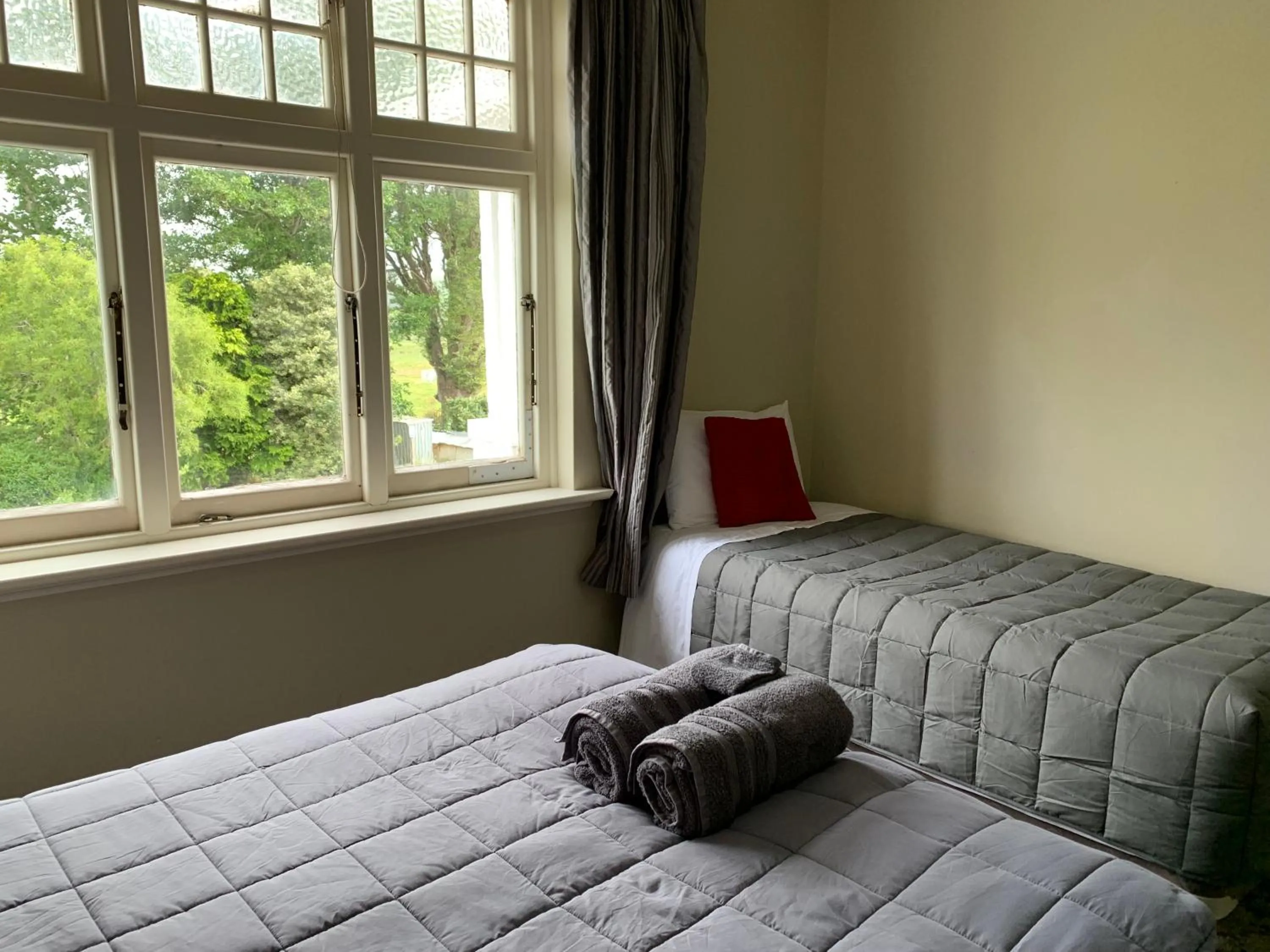 Bedroom, Bed in Thomas's Catlins Lodge and Camp Ground