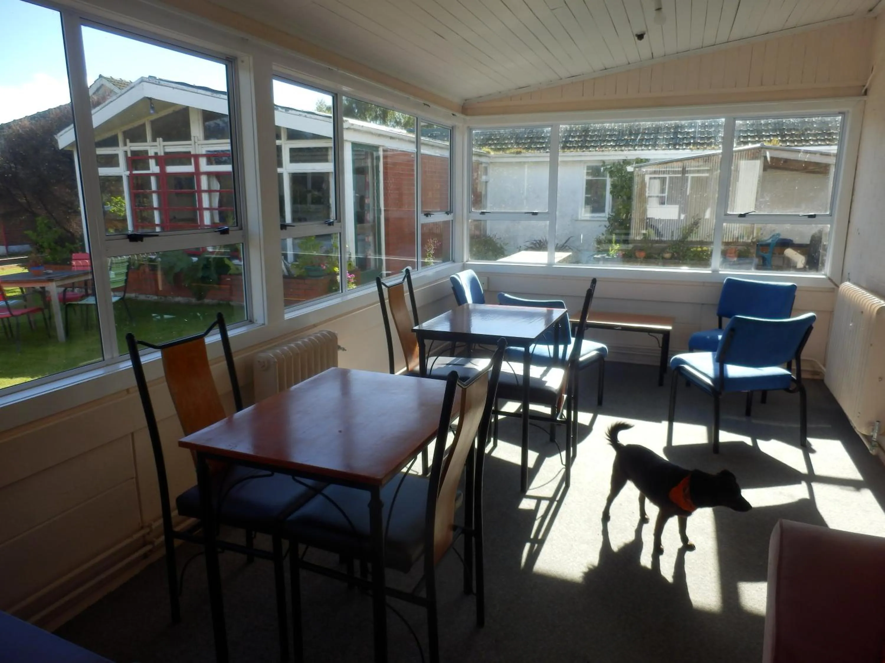 Communal lounge/ TV room in Thomas's Catlins Lodge and Camp Ground