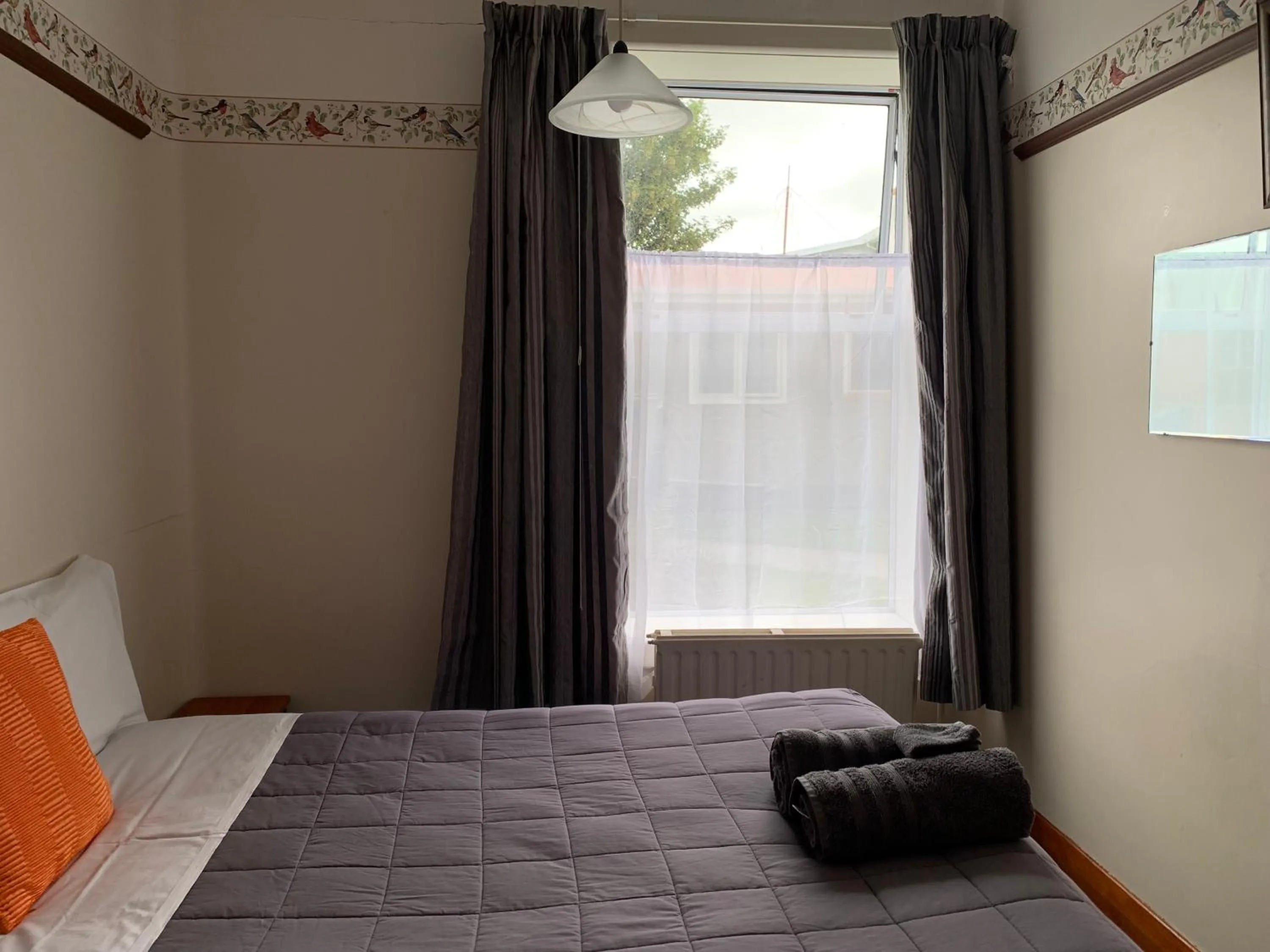 Bed in Thomas's Catlins Lodge and Camp Ground