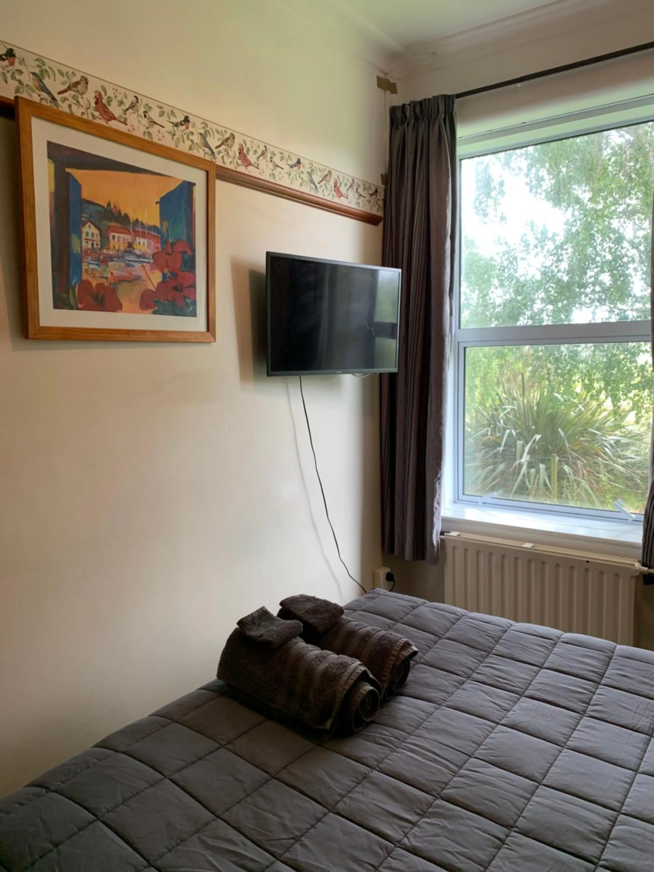 Bed in Thomas's Catlins Lodge and Camp Ground