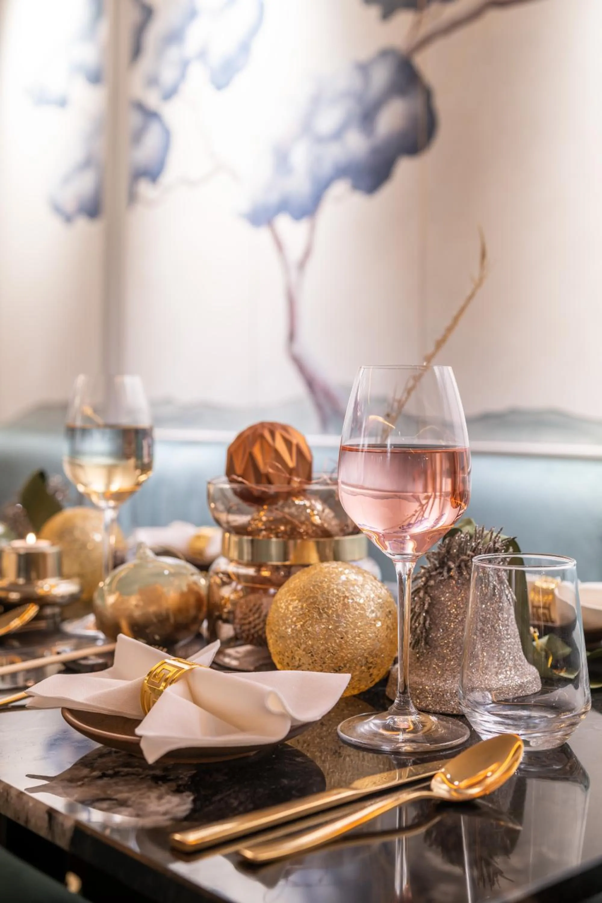 Food and drinks in Ellen Kensington