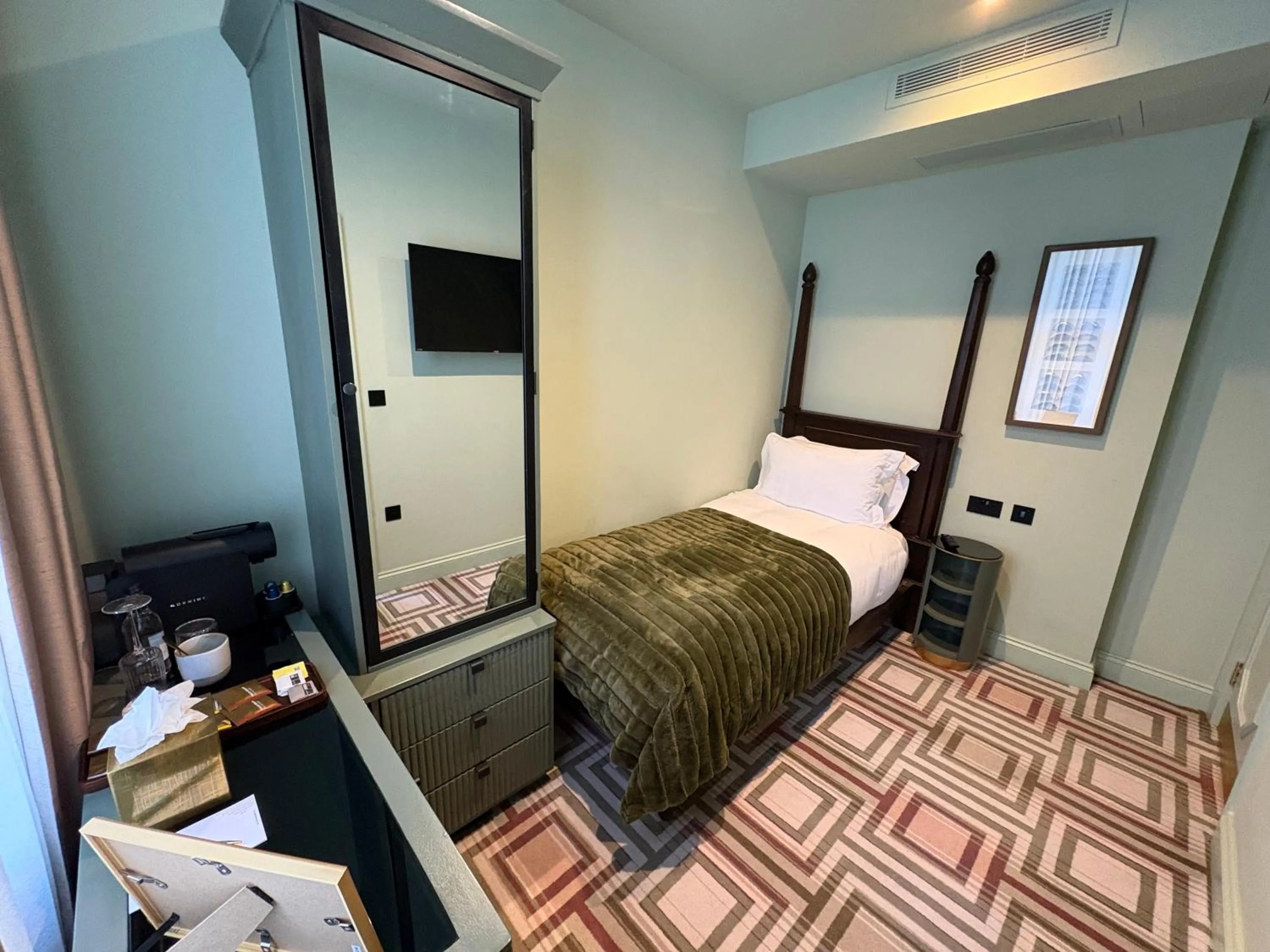 Bed in Ellen Kensington