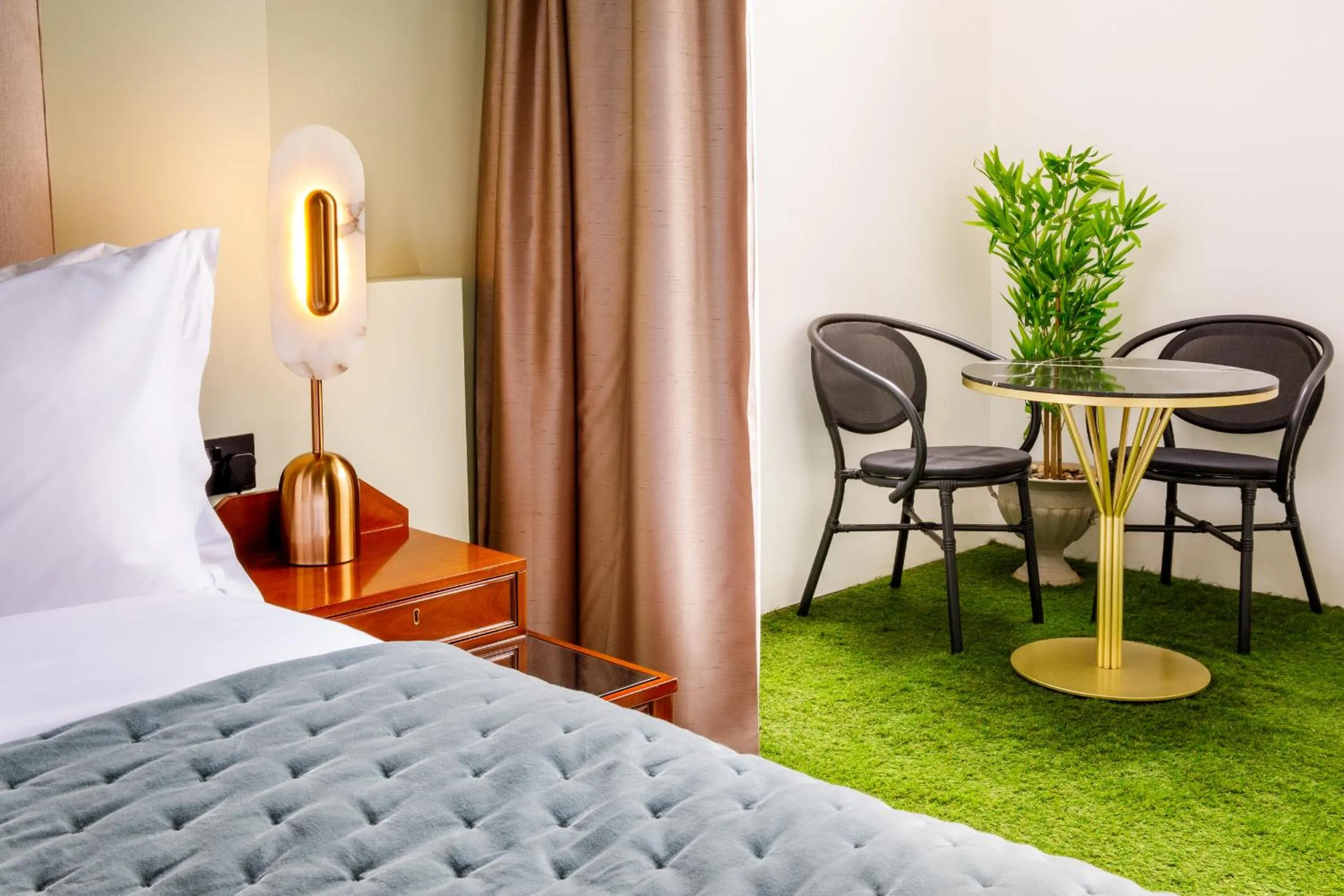 Bedroom, Bed in Ellen Kensington