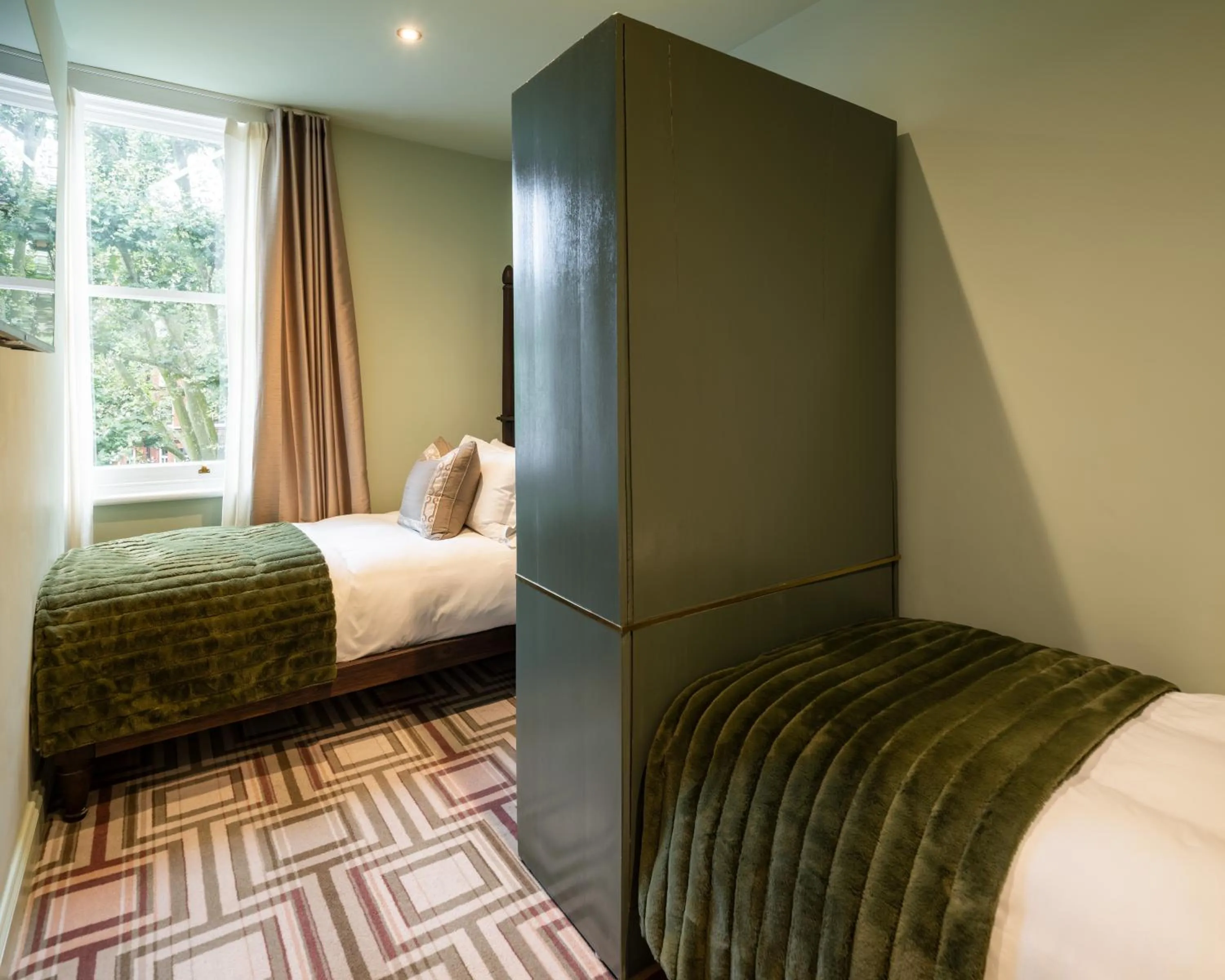 Classic Twin in Ellen Kensington