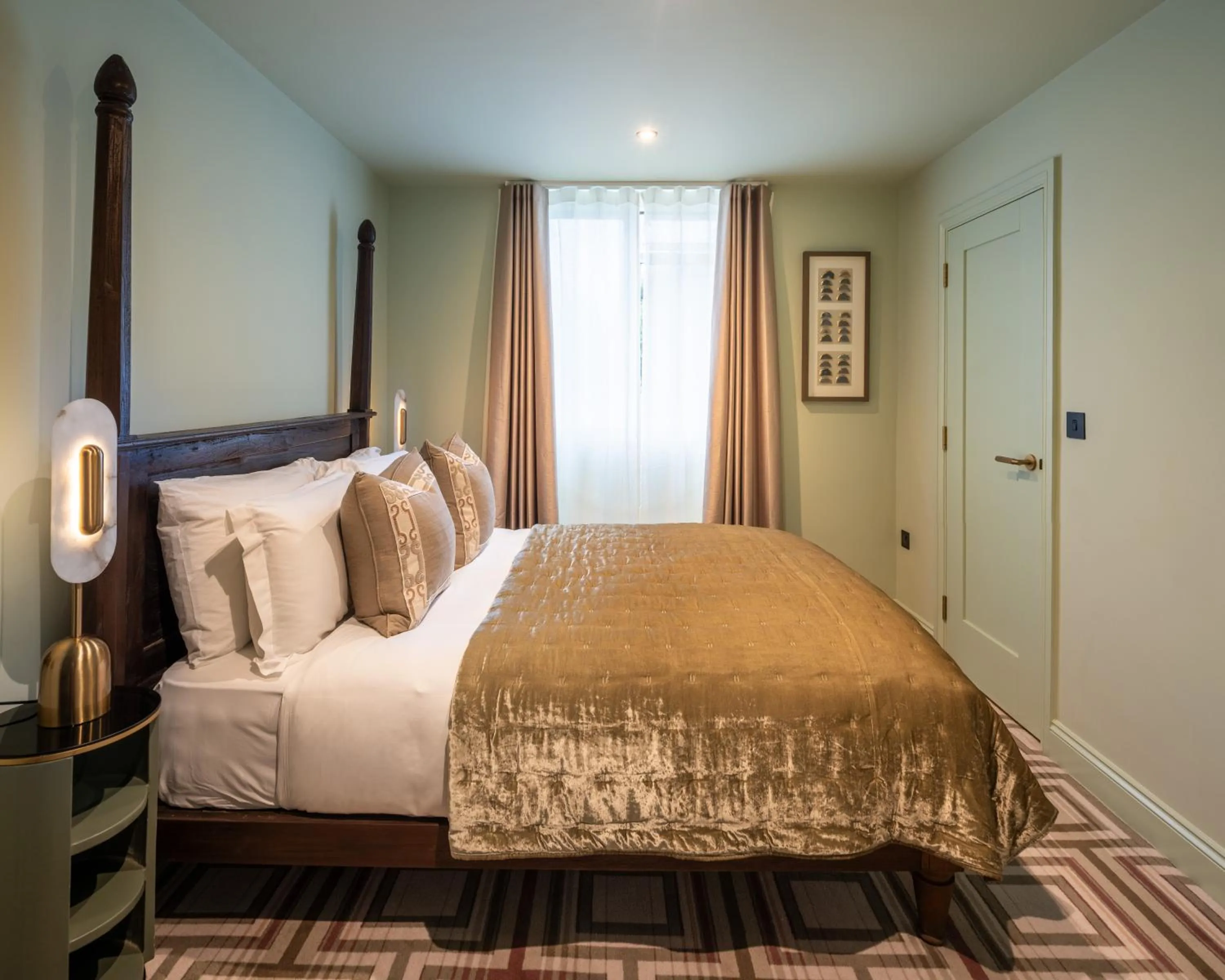 Bed in Ellen Kensington