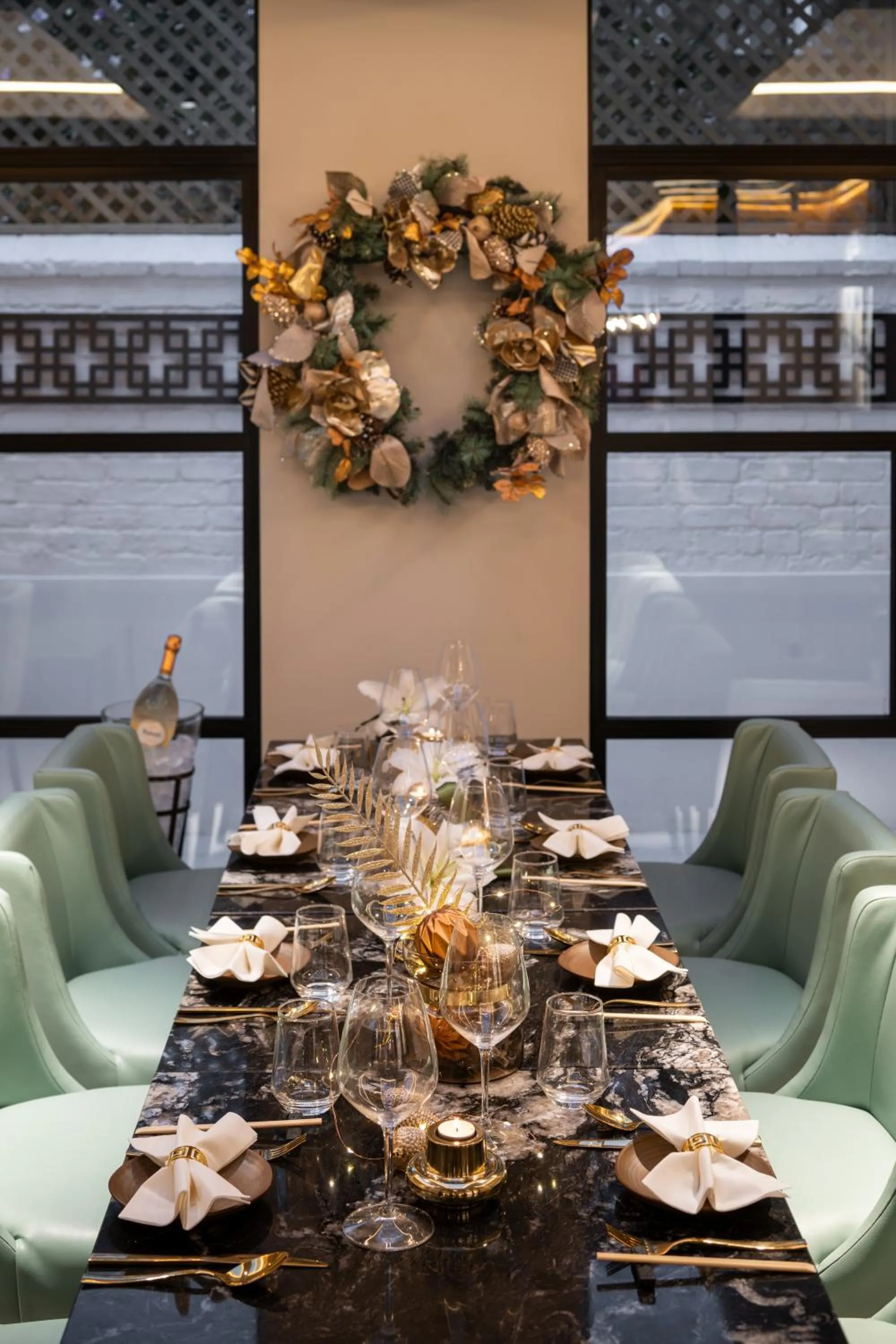 Food and drinks in Ellen Kensington