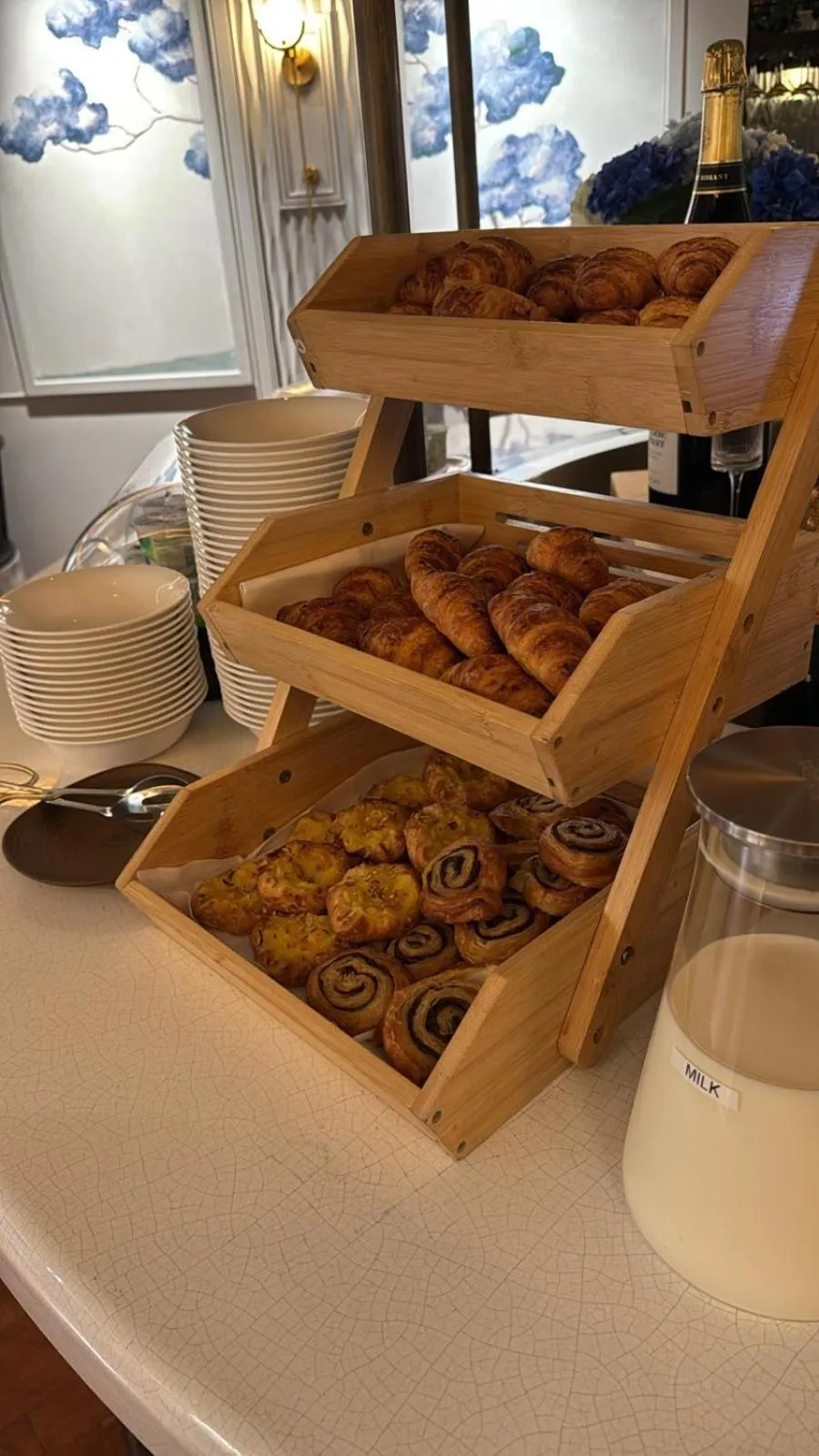 Breakfast in Ellen Kensington