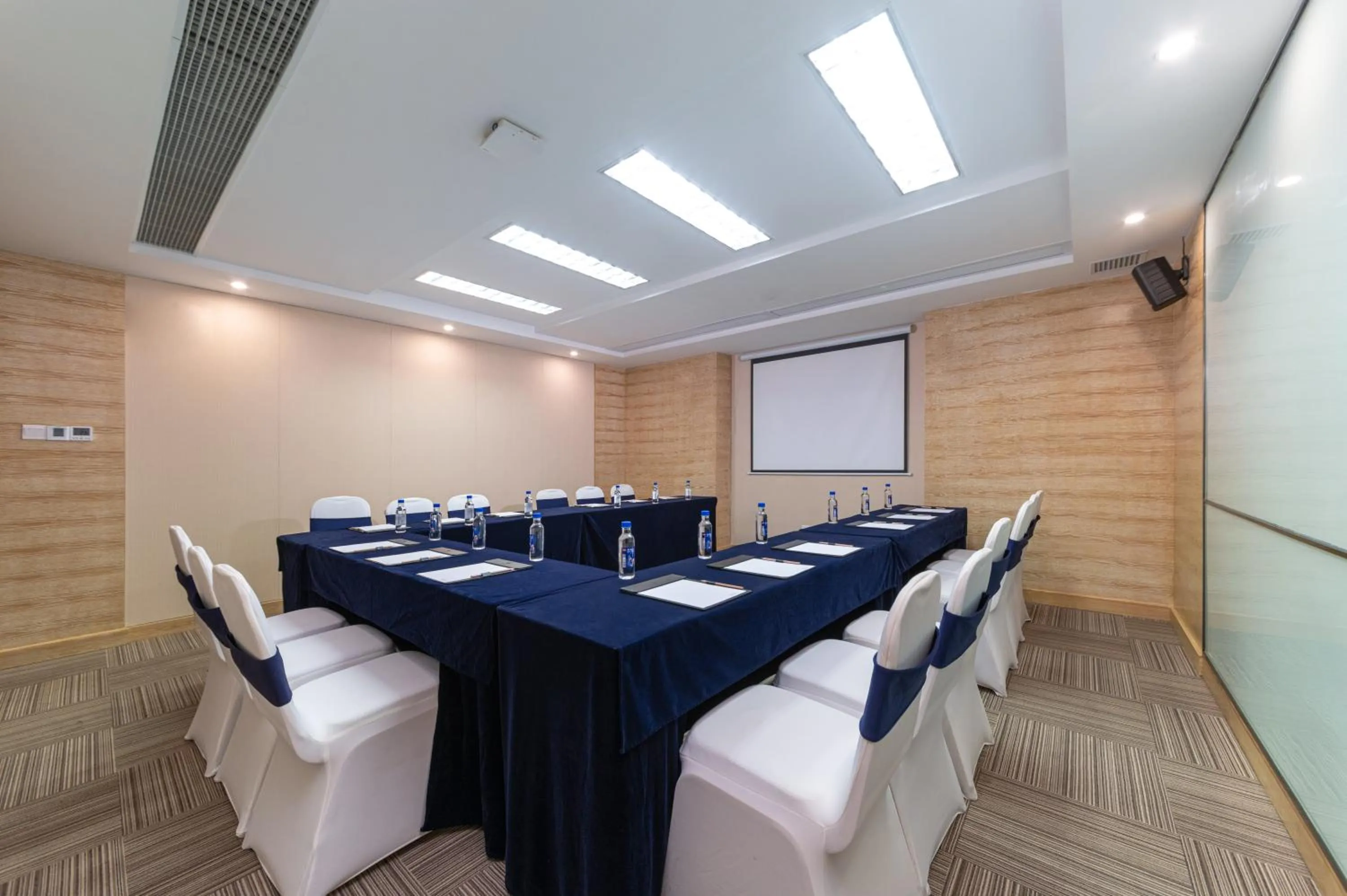 Meeting/conference room in Xiamen Xiang An Yi Hao Hotel