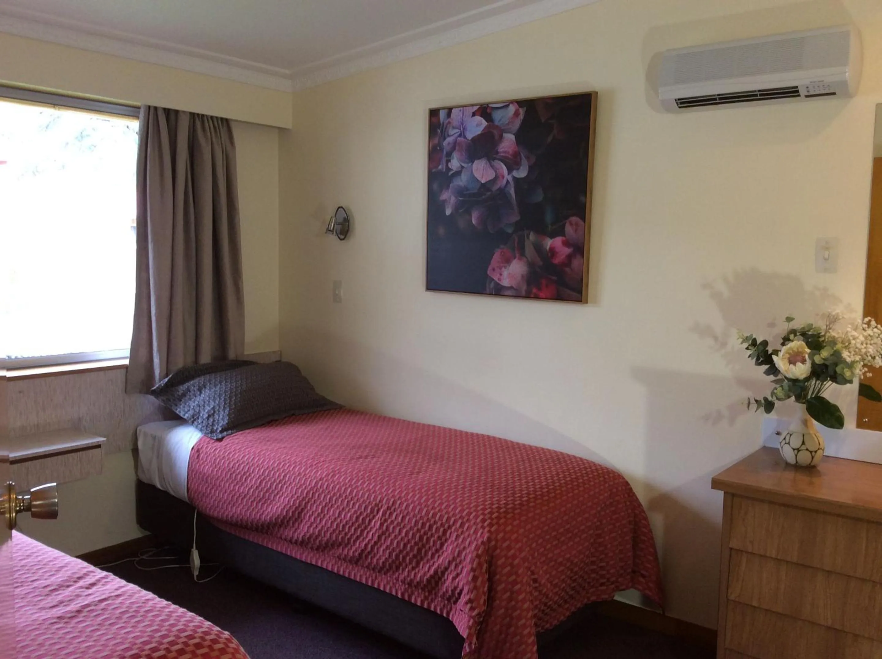 Bed in AAA Marlin Motel