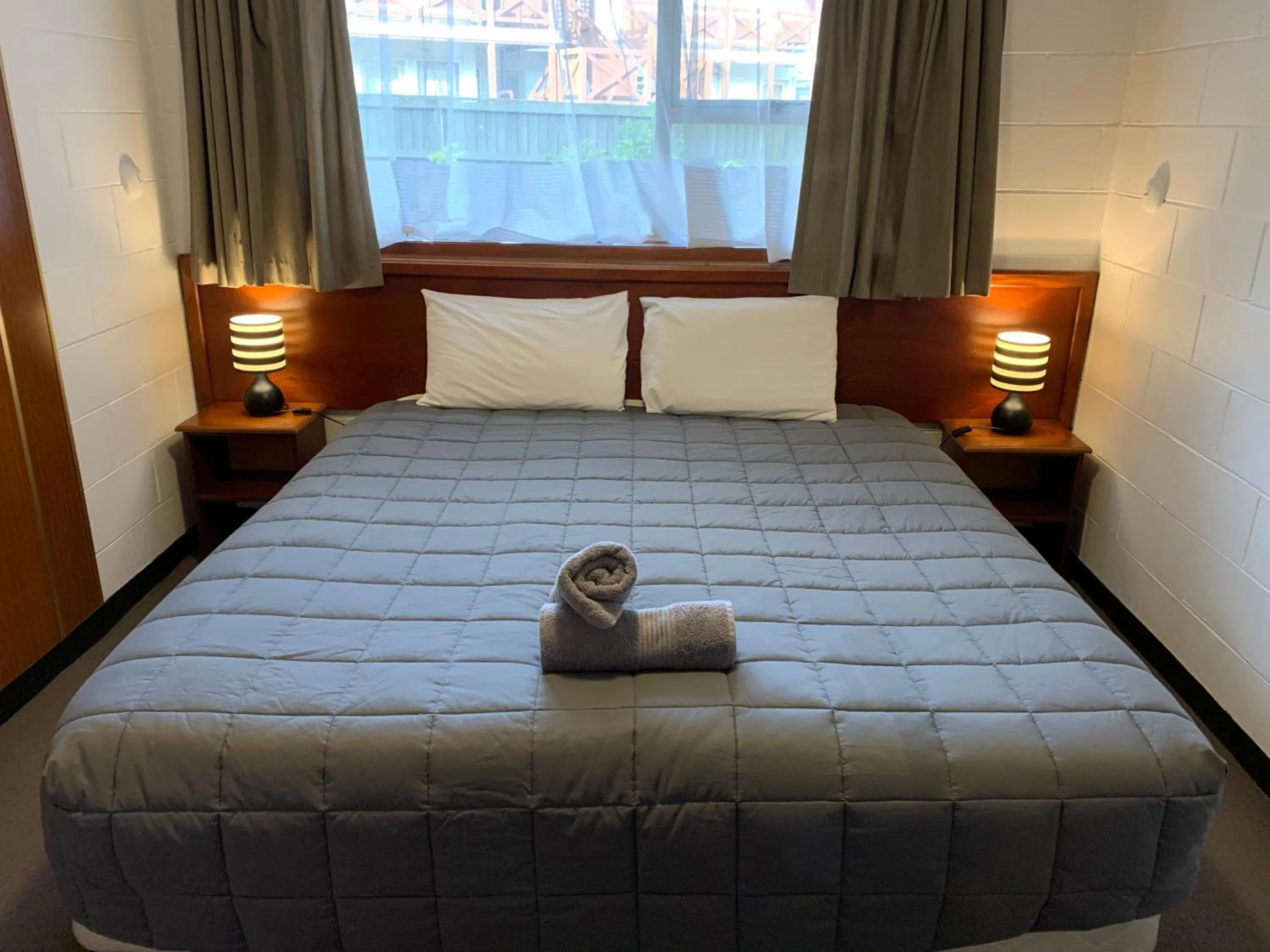 Bed in Cumberland Motel