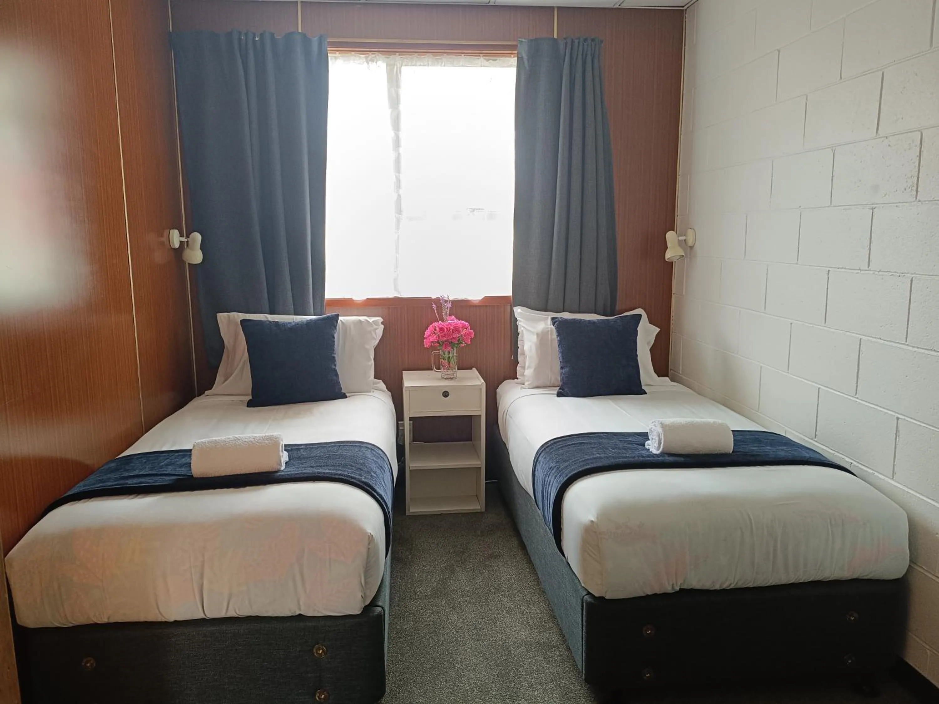 Bed in Cumberland Motel